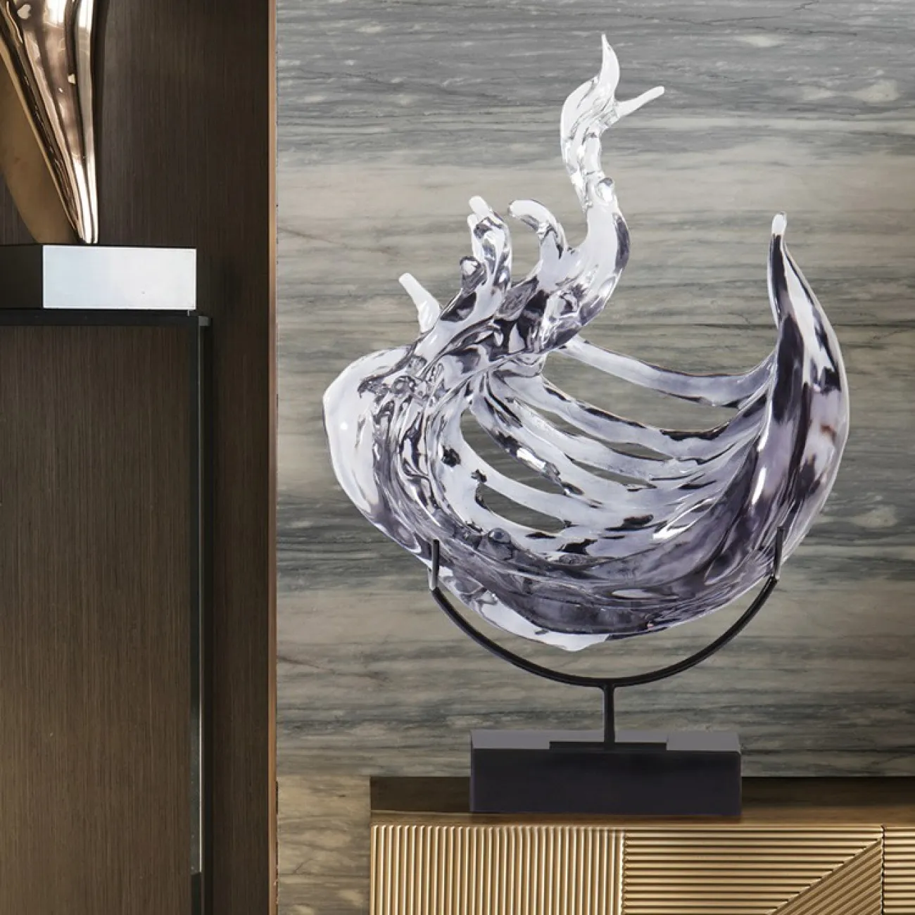 Дизайнерская скульптура в форме волны LaLume DK21057-23