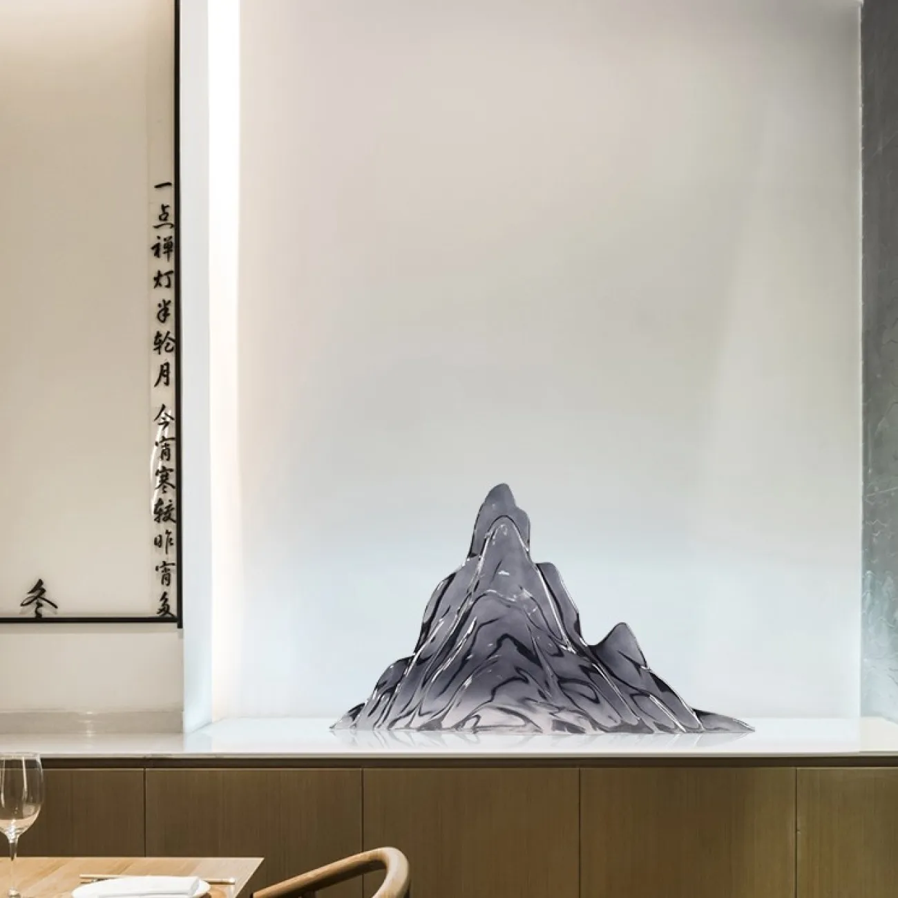 Дизайнерская скульптура в форме горы LaLume DK21058-23