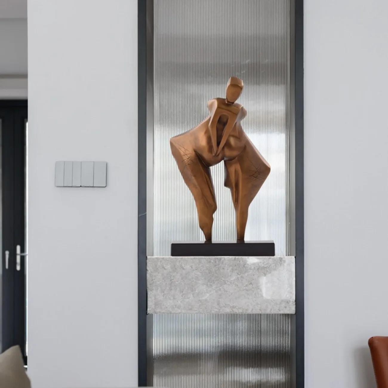 Скульптура женщины из смолы LaLume DK21059-23