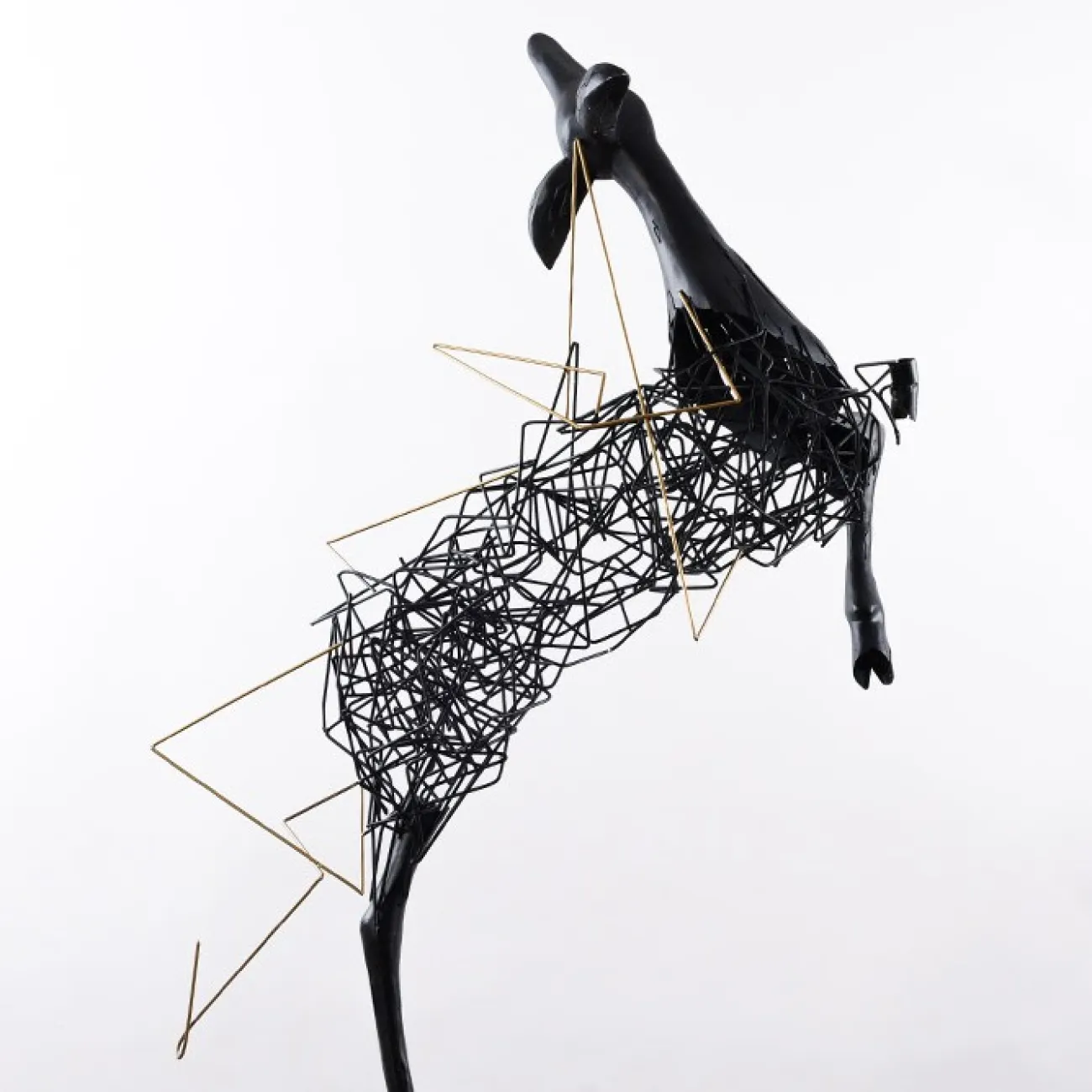 Дизайнерская скульптура в виде оленя LaLume DK21063-23 Дизайнерская скульптура в виде оленя LaLume DK21063-23