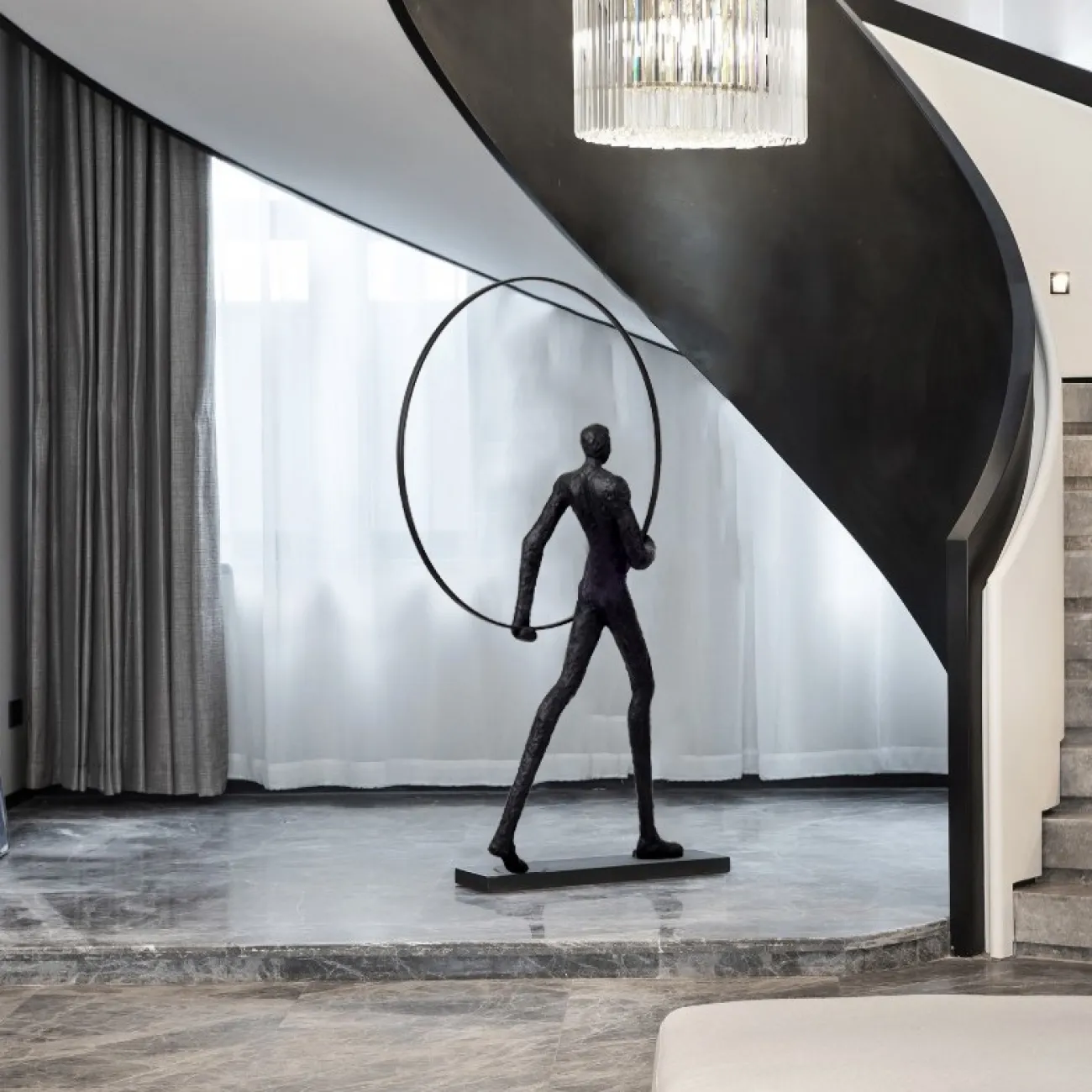 Роскошная статуэтка акробат с обручем LaLume DK21064-23