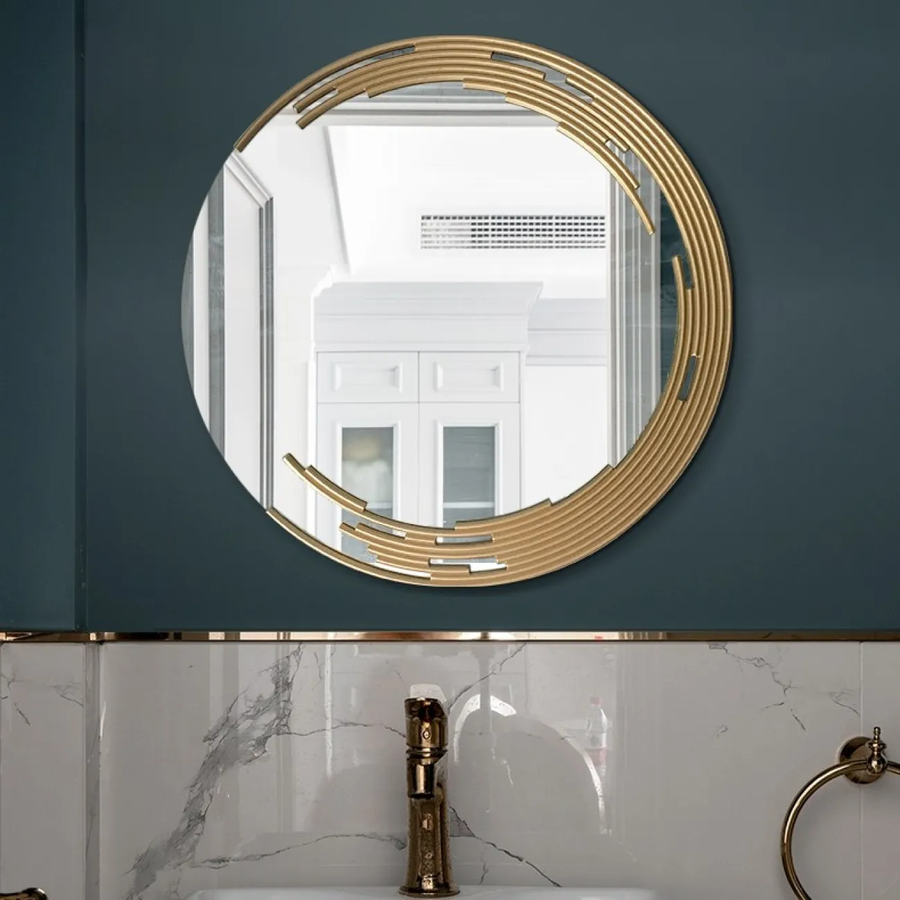 Настенное зеркало с подсветкой для гостиной LaLume DK20933-23 Настенное зеркало с подсветкой для гостиной LaLume DK20933-23