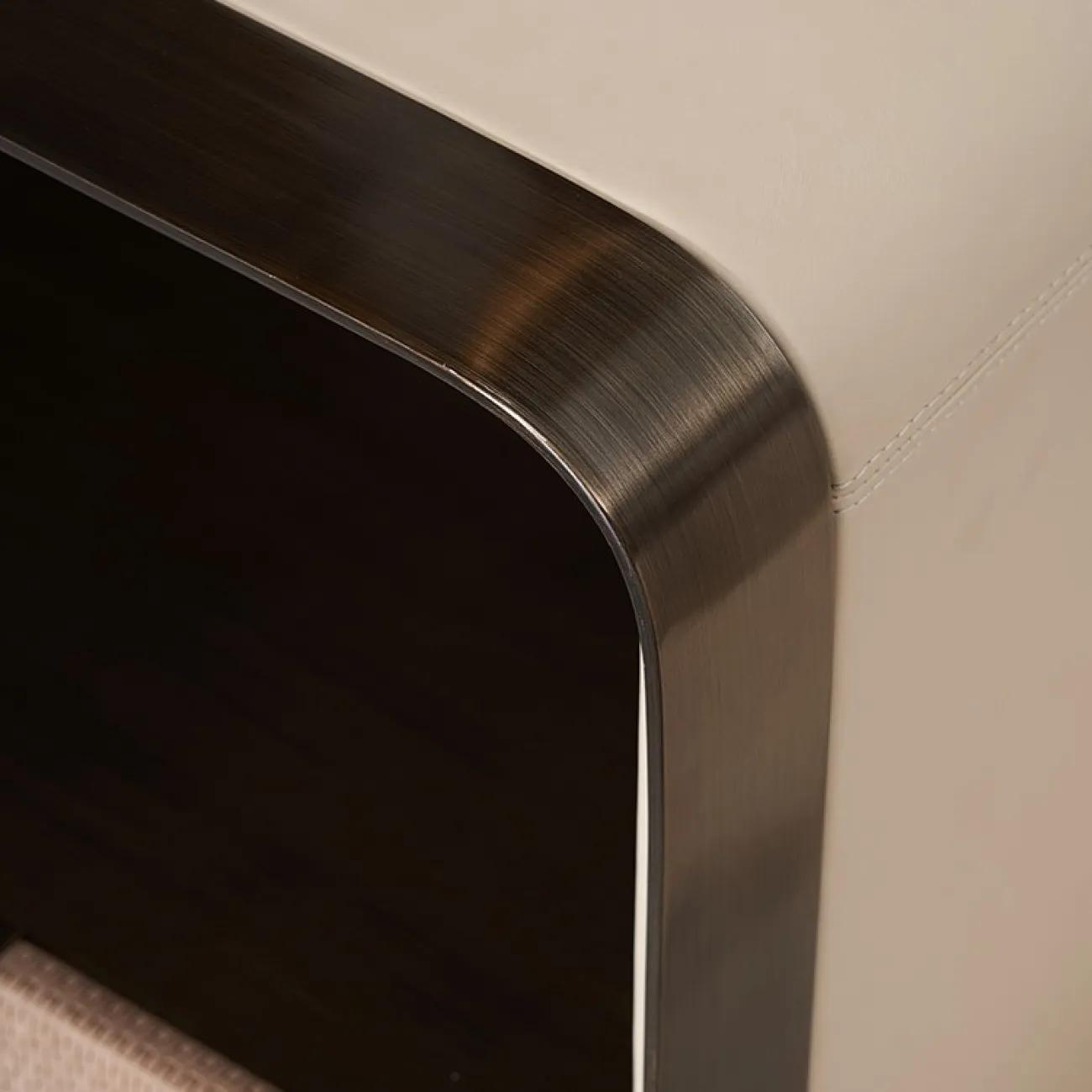 Дизайнерская прикроватная тумба для спальни LaLume MB20698-23