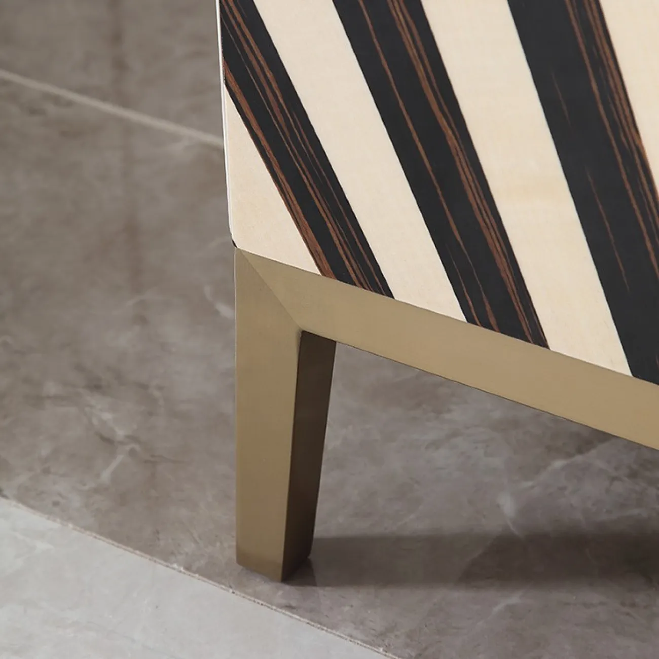 Роскошный комод под телевизор для гостиной LaLume MB20704-23