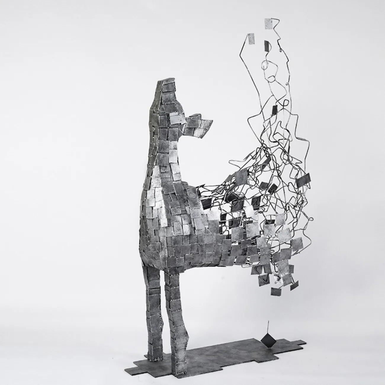 Дизайнерская скульптура в виде оленя LaLume DK21068-23 Дизайнерская скульптура в виде оленя LaLume DK21068-23