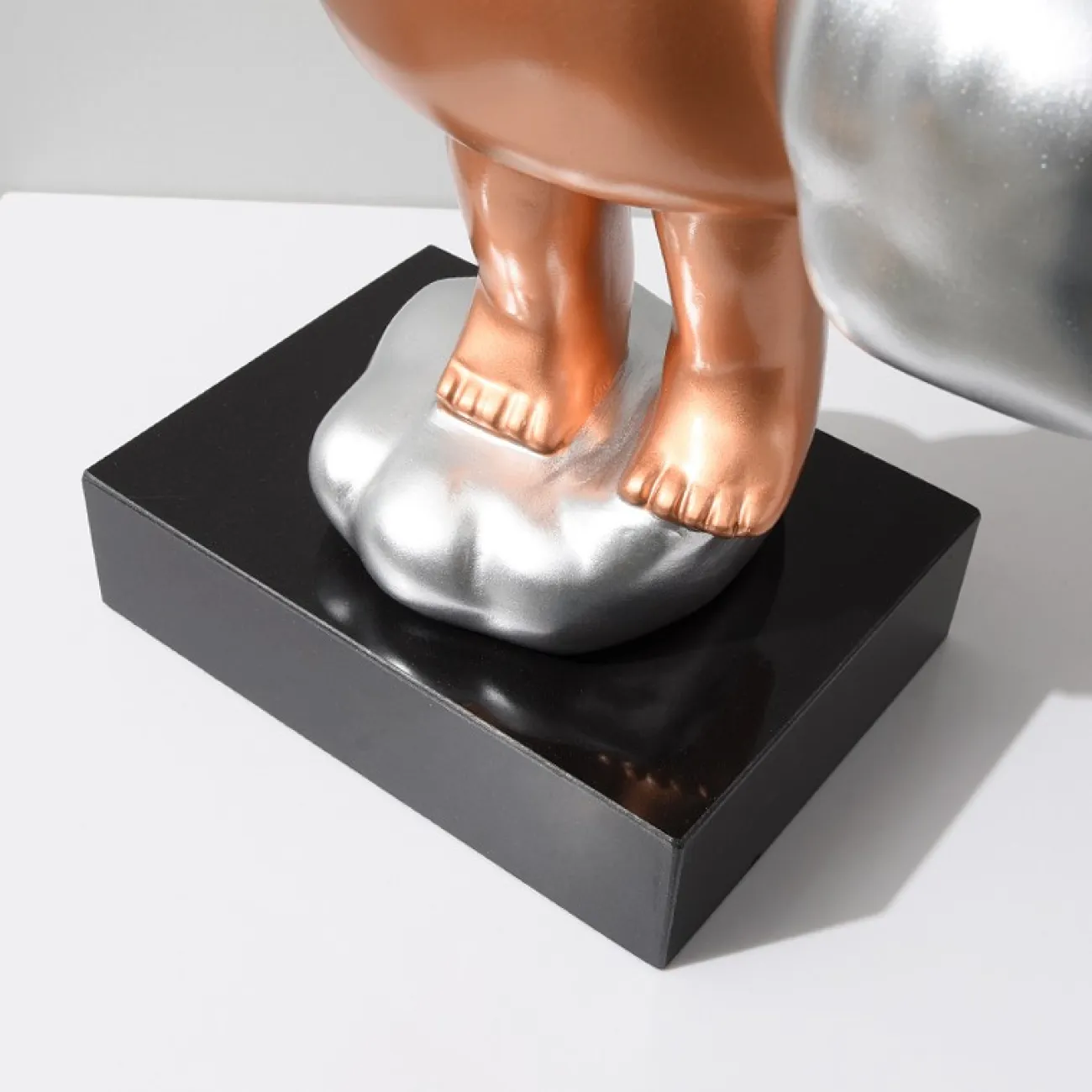 Скульптура человек с облаками LaLume DK21071-23