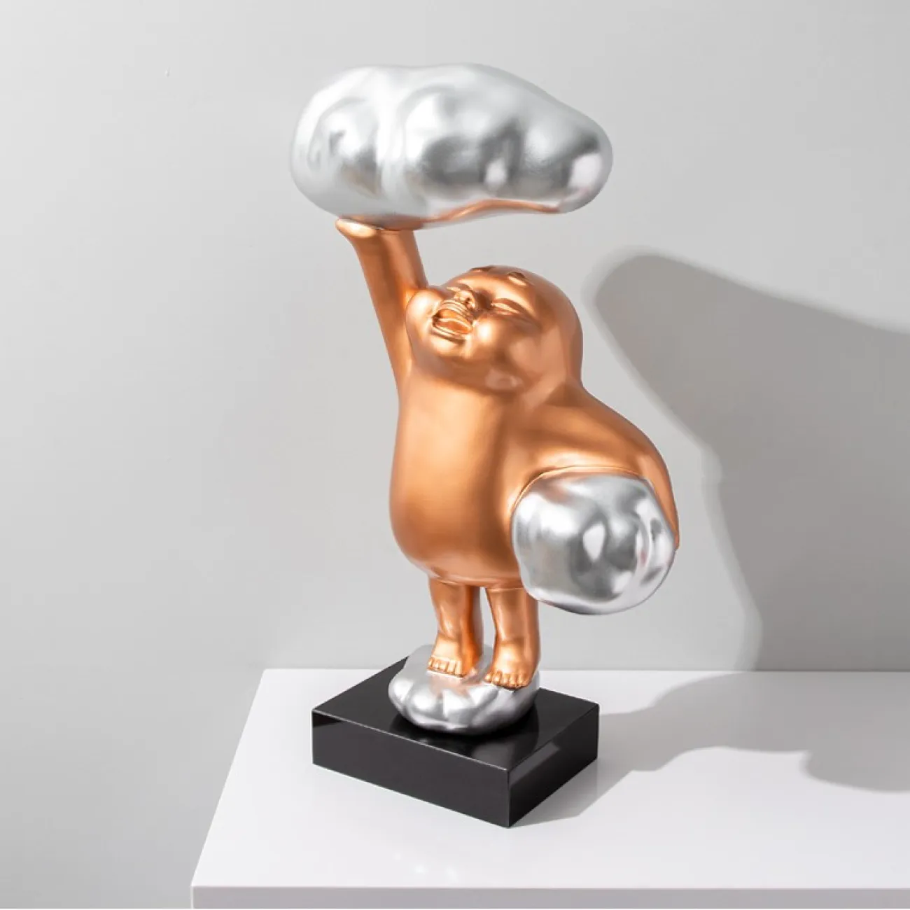 Скульптура человек с облаками LaLume DK21071-23