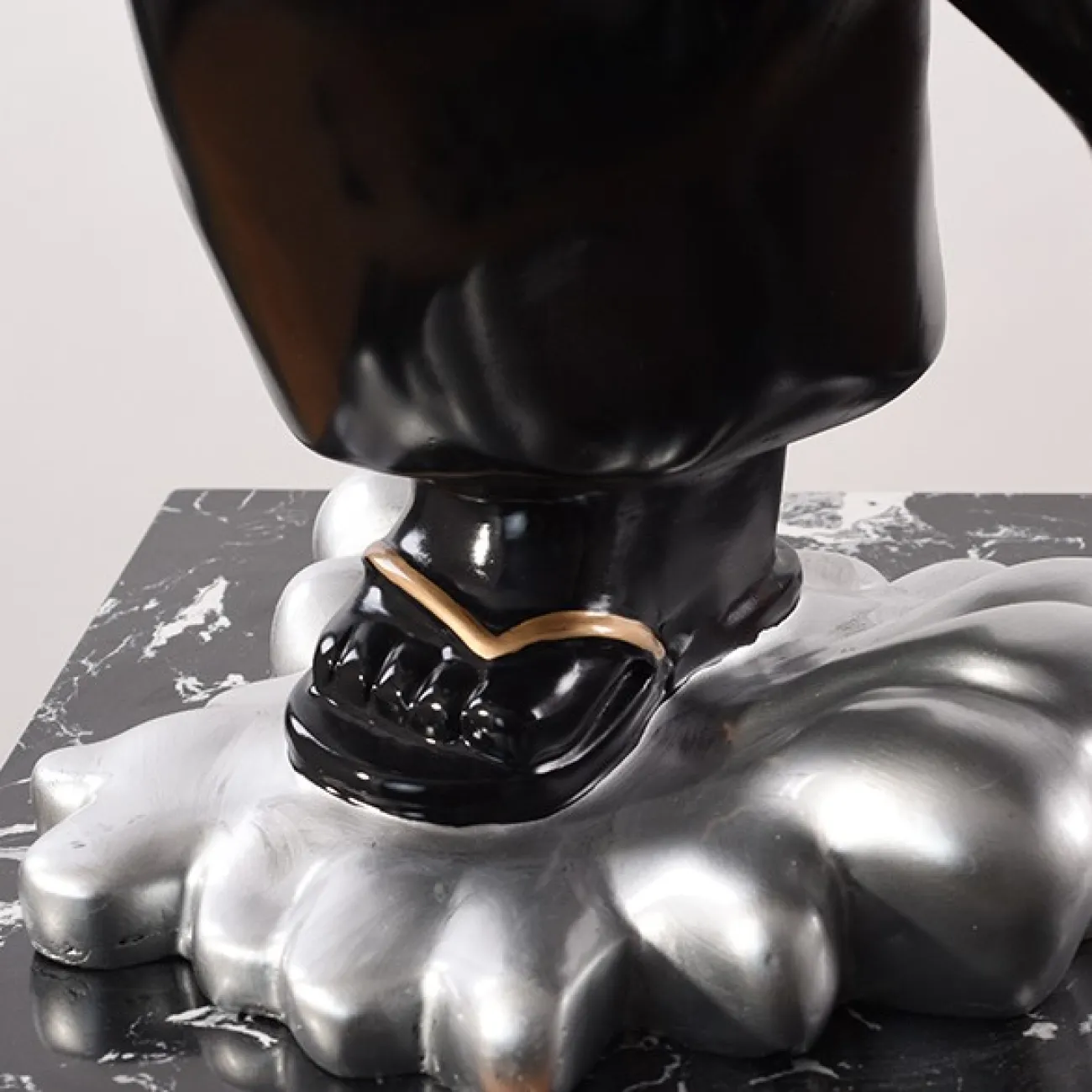 Статуэтка танцующего человека в китайском стиле LaLume DK21073-23 Статуэтка танцующего человека в китайском стиле LaLume DK21073-23