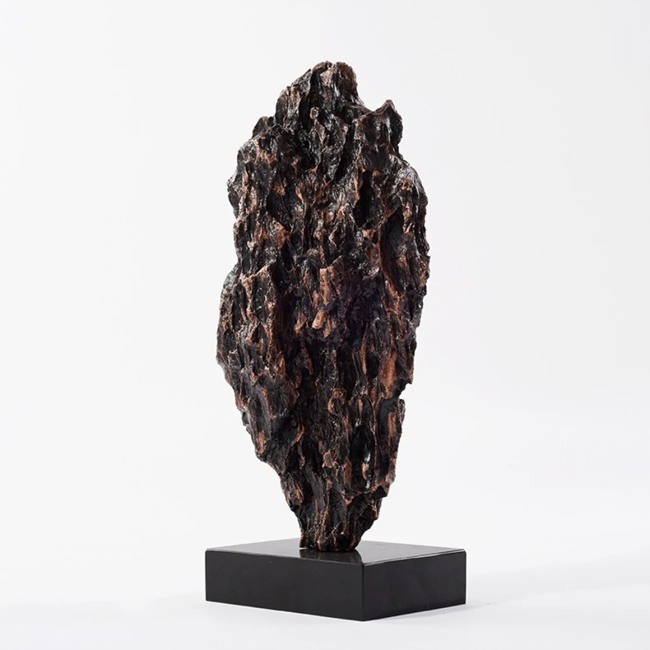 Статуэтка в виде скалы для гостиной LaLume DK21077-23 Статуэтка в виде скалы для гостиной LaLume DK21077-23