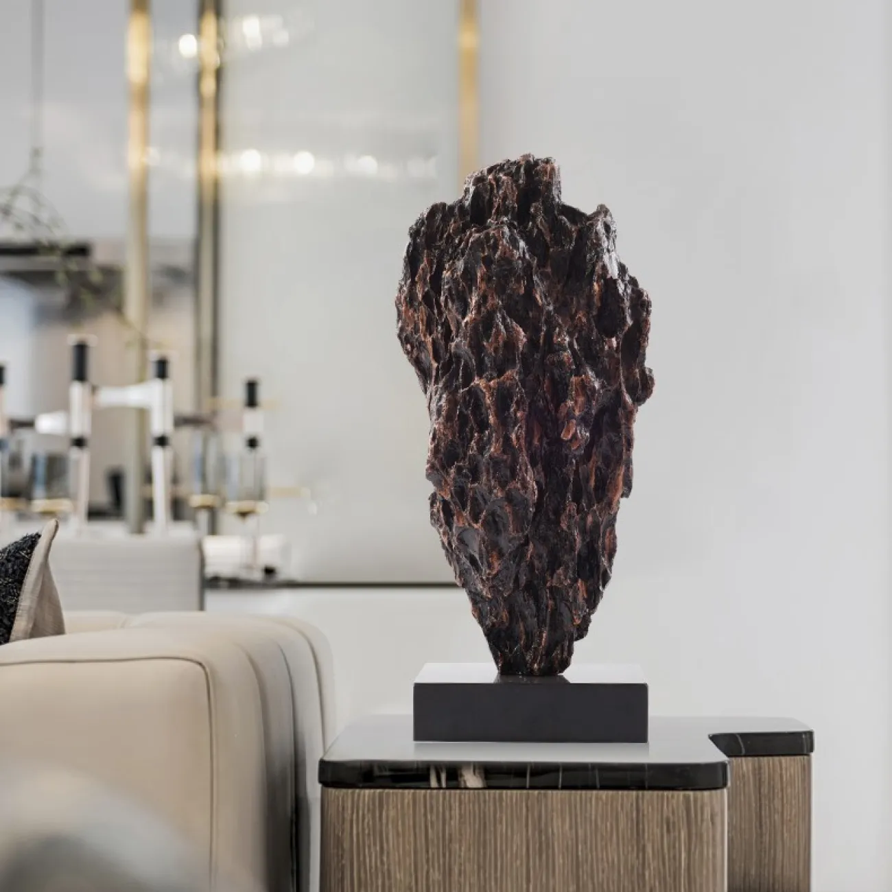 Статуэтка в виде скалы для гостиной LaLume DK21077-23 Статуэтка в виде скалы для гостиной LaLume DK21077-23