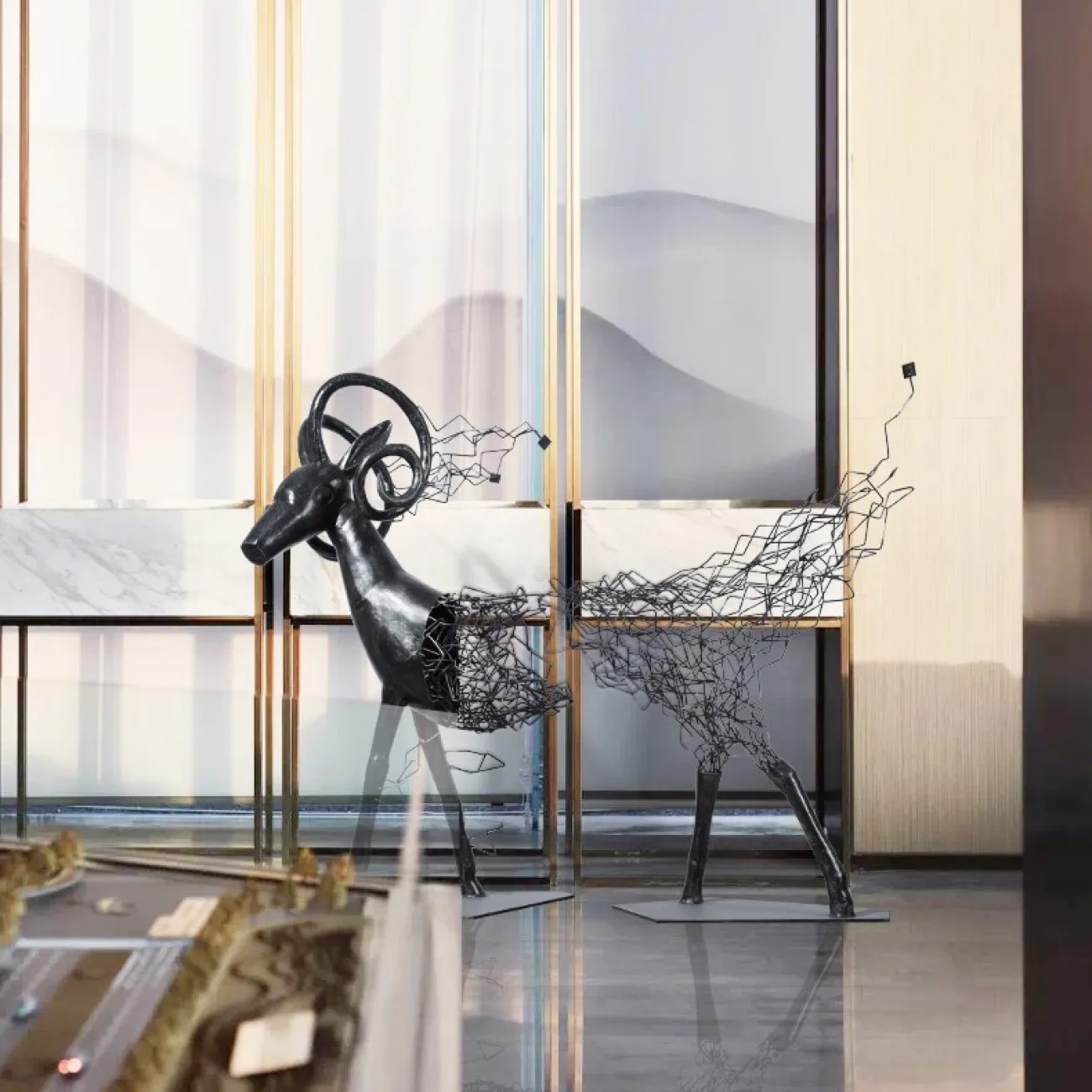 Интерьерный декор олень с рогами для гостиной LaLume DK21079-23