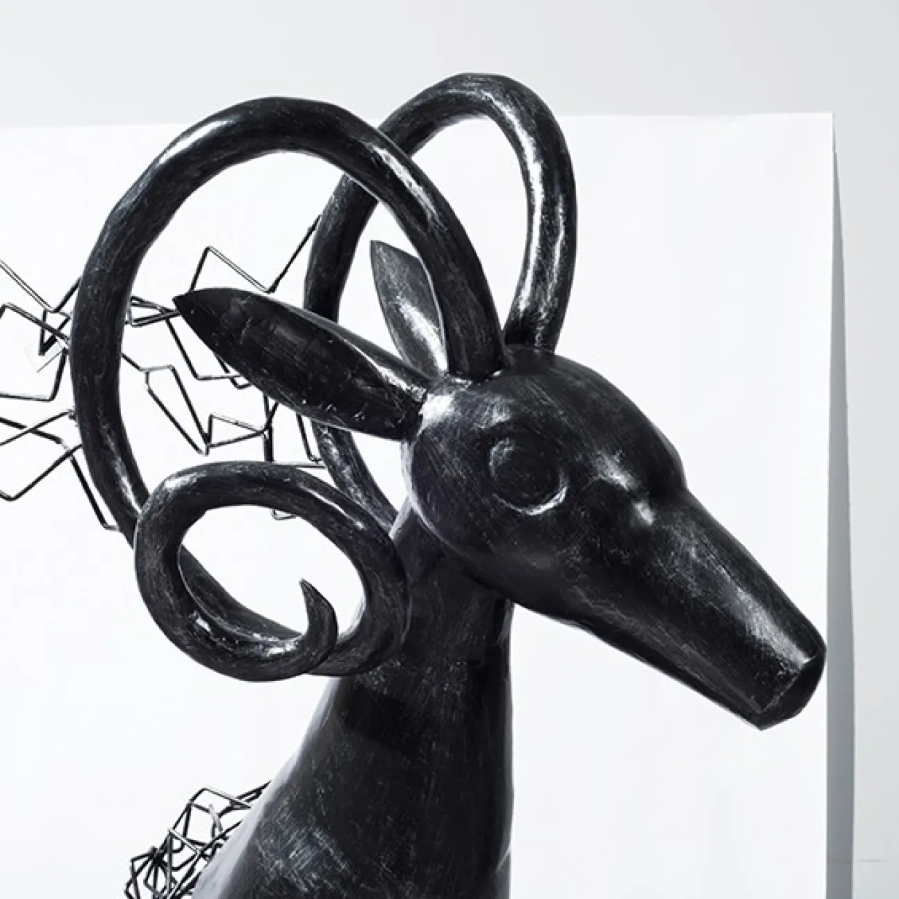 Интерьерный декор олень с рогами для гостиной LaLume DK21079-23