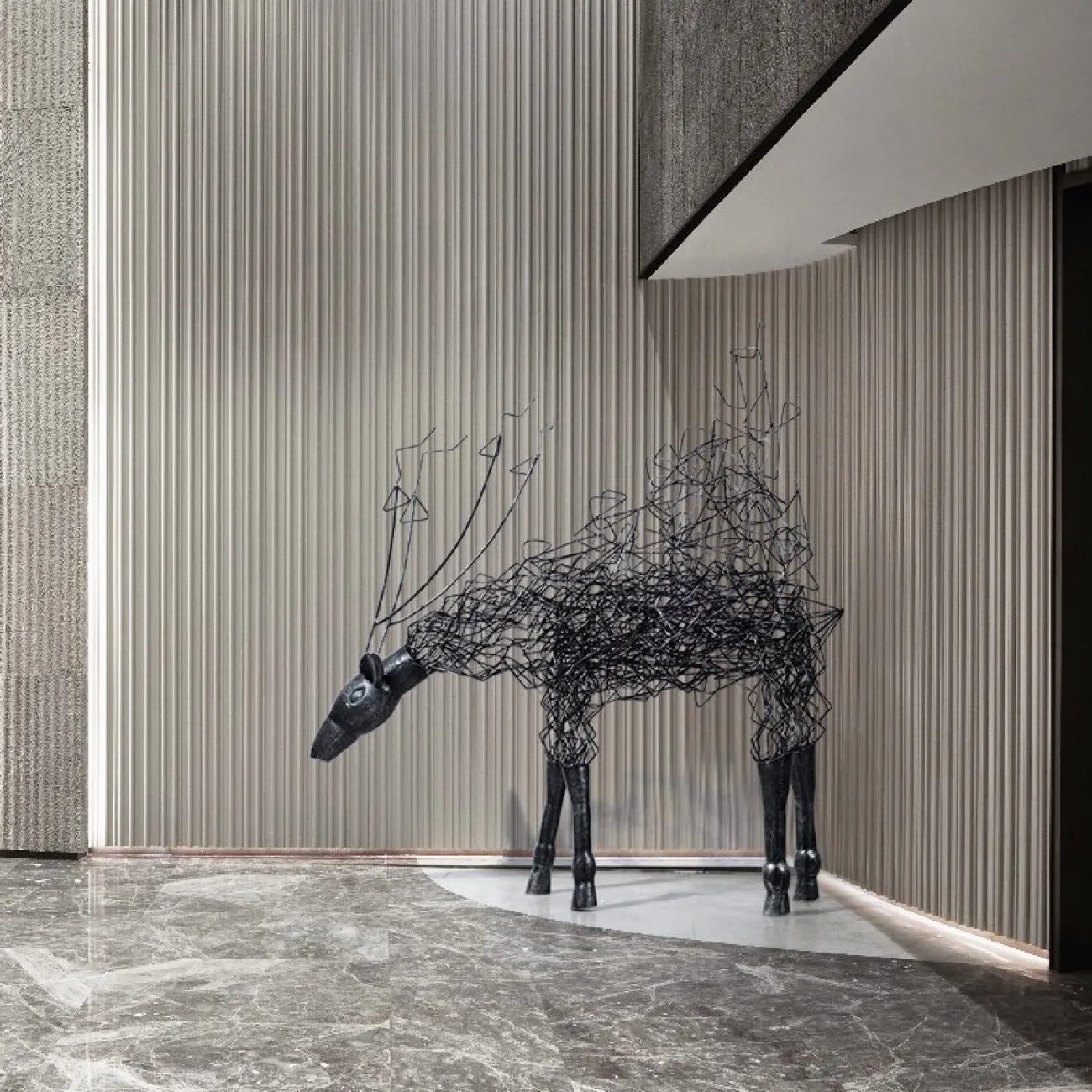 Геометрическая скульптура в современном стиле LaLume DK21083-23 Геометрическая скульптура в современном стиле LaLume DK21083-23