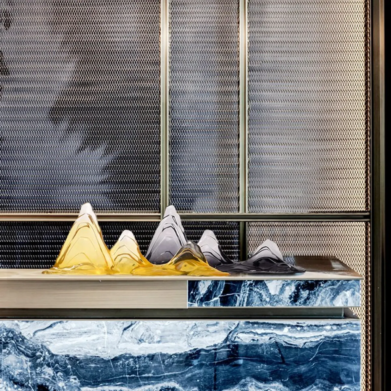 Дизайнерская скульптура в форме горы LaLume DK21085-23 Дизайнерская скульптура в форме горы LaLume DK21085-23