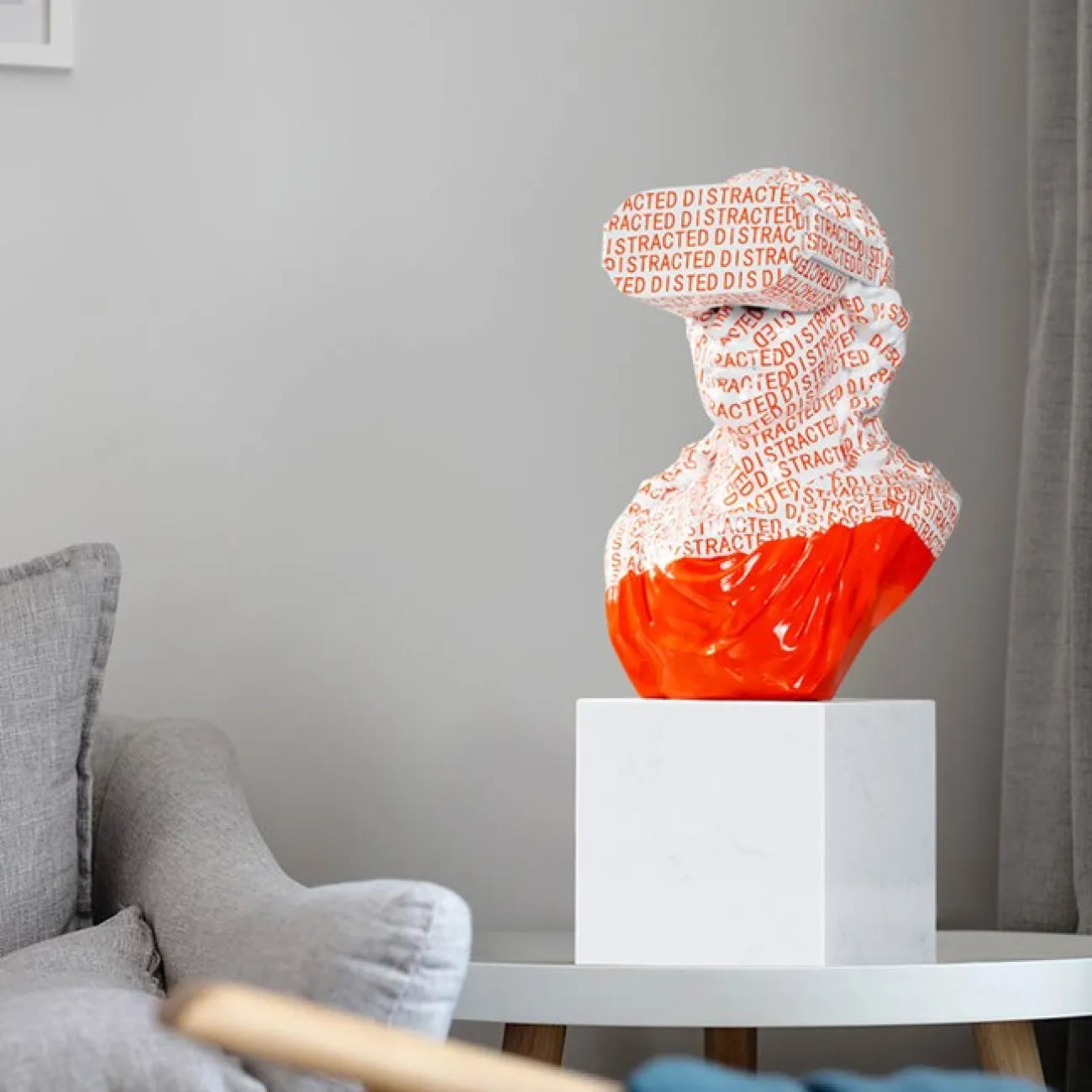 Дизайнерская скульптура человека в очках LaLume DK21089-23