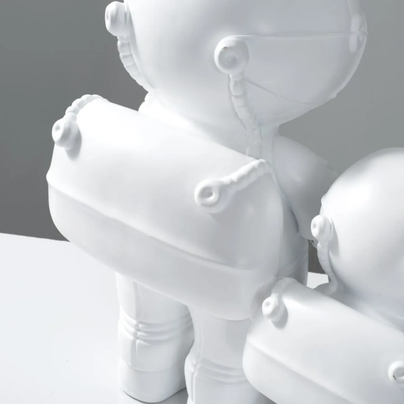 Скульптура двух астронавтов LaLume DK21090-23 Скульптура двух астронавтов LaLume DK21090-23