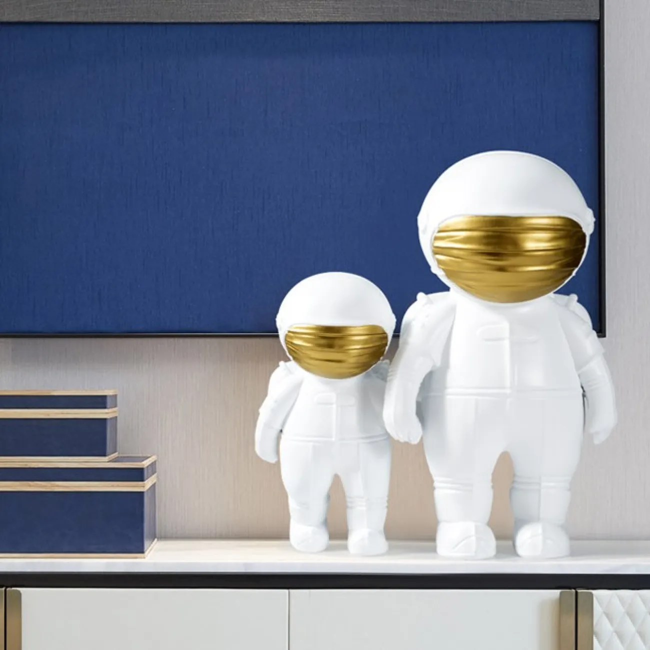Скульптура двух астронавтов LaLume DK21090-23 Скульптура двух астронавтов LaLume DK21090-23