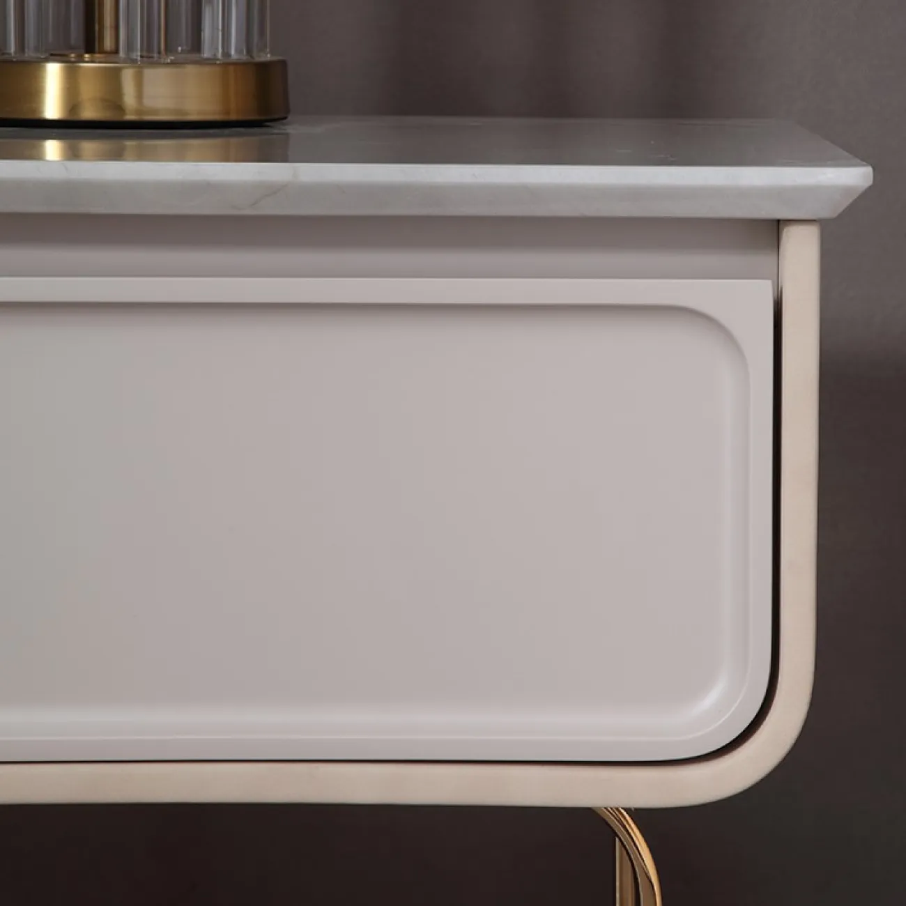 Аккуратная прикроватная тумба для спальни LaLume MB20706-23