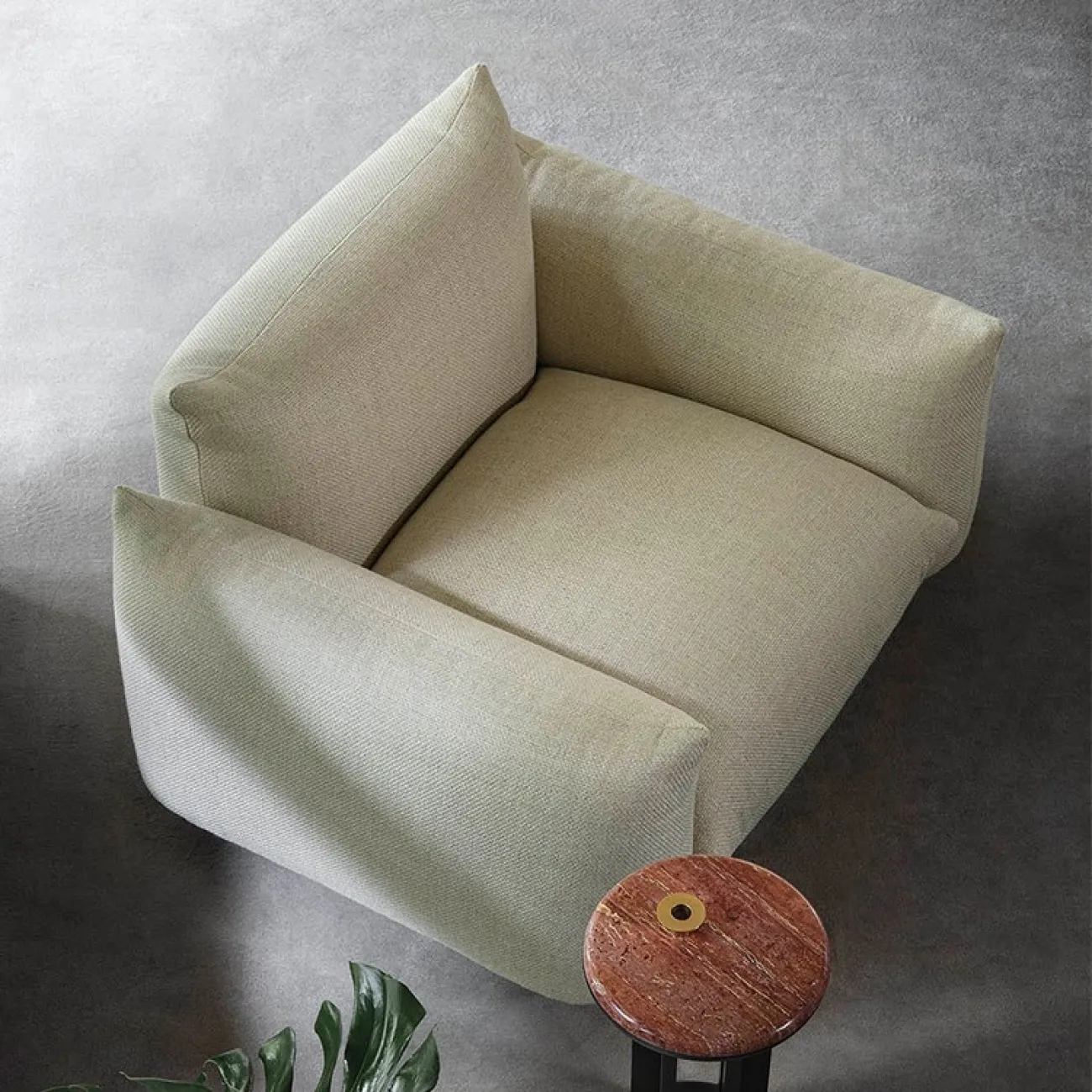 Светлый тканевый диван для гостиной LaLume MB20728-23