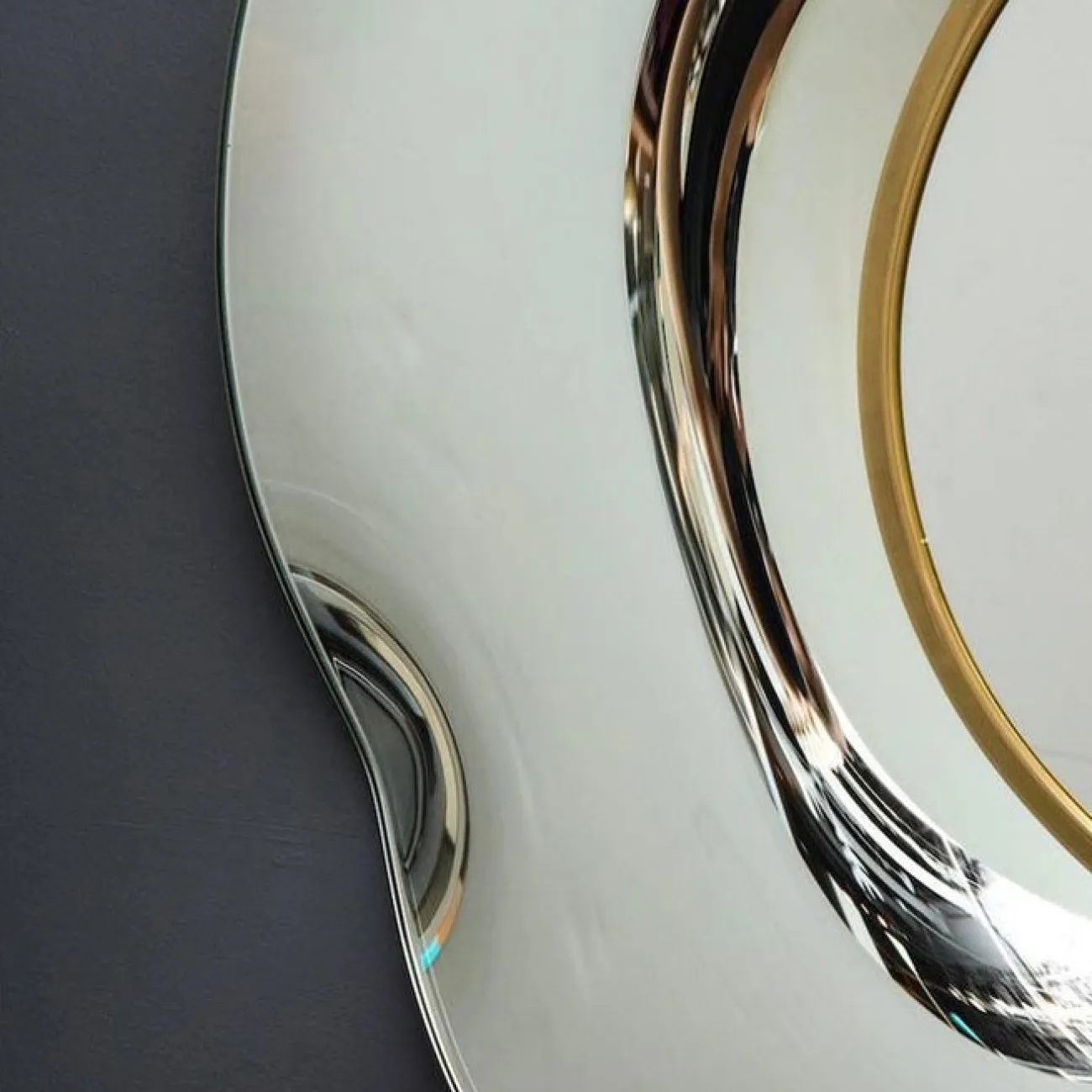 Настенное зеркало необычной формы LaLume DK20960-23