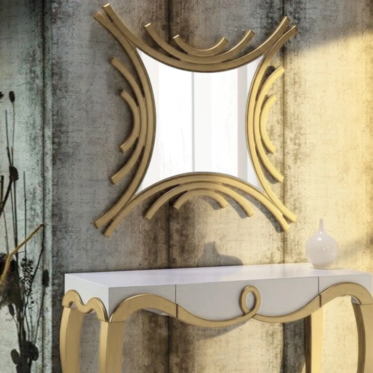 Изящное зеркало в золотой раме LaLume DK20961-23