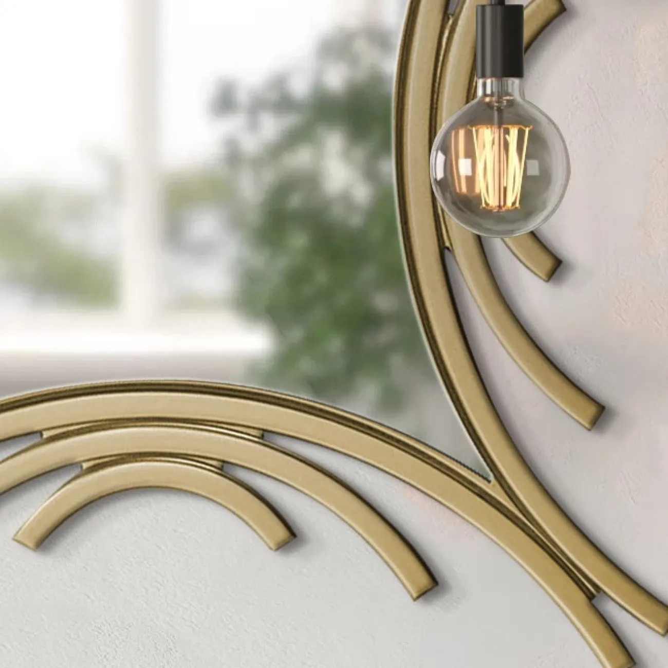 Изящное зеркало в золотой раме LaLume DK20961-23