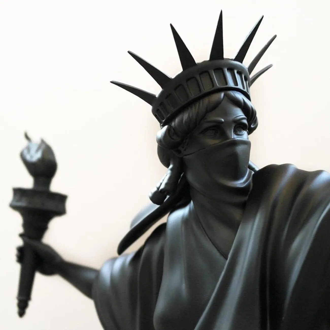 Креативная статуэтка Статуя Свободы  для дома LaLume MB20864-23