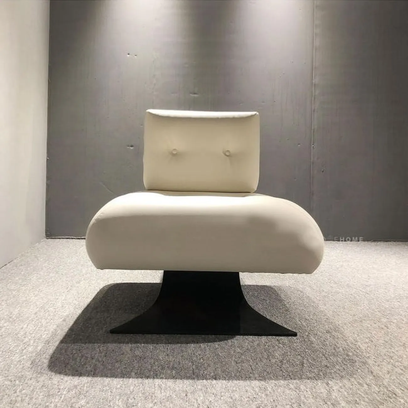 Креативное кожаное кресло для гостиной LaLume MB20751-23 Креативное кожаное кресло для гостиной LaLume MB20751-23