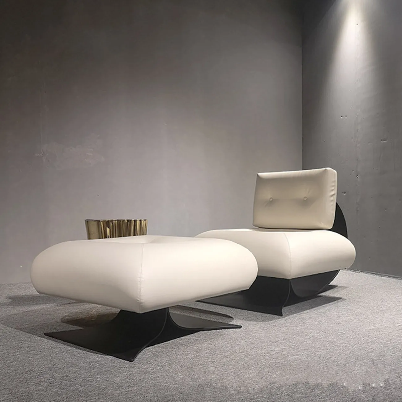 Креативное кожаное кресло для гостиной LaLume MB20751-23 Креативное кожаное кресло для гостиной LaLume MB20751-23