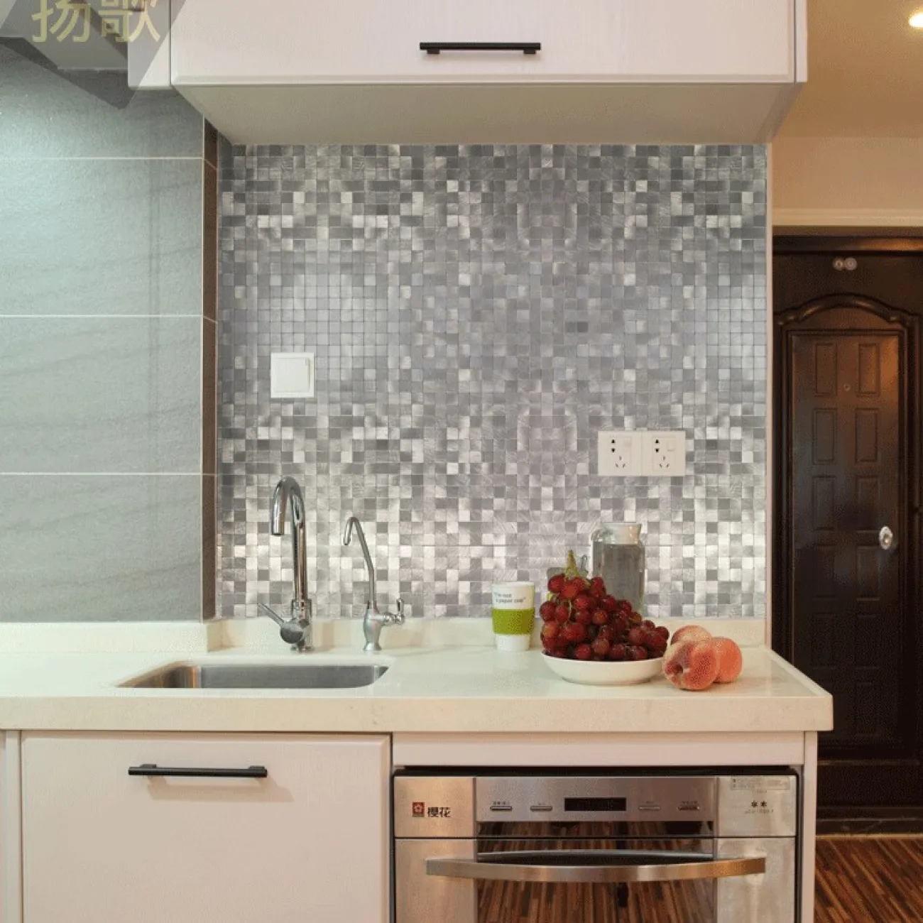 Современная металлическая 3д плитка на самоклеящаяся основе LaLume MB20801-23