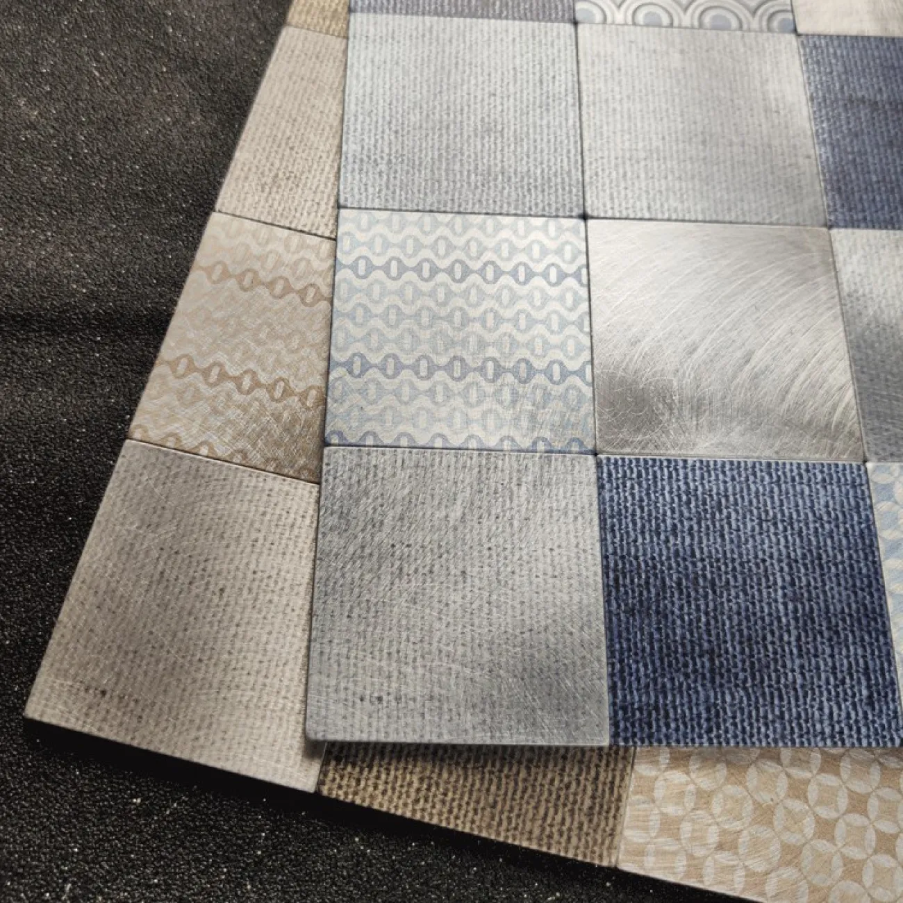 Металлическая 3д плитка на самоклеящаяся основе с узорами LaLume MB20805-23 Металлическая 3д плитка на самоклеящаяся основе с узорами LaLume MB20805-23