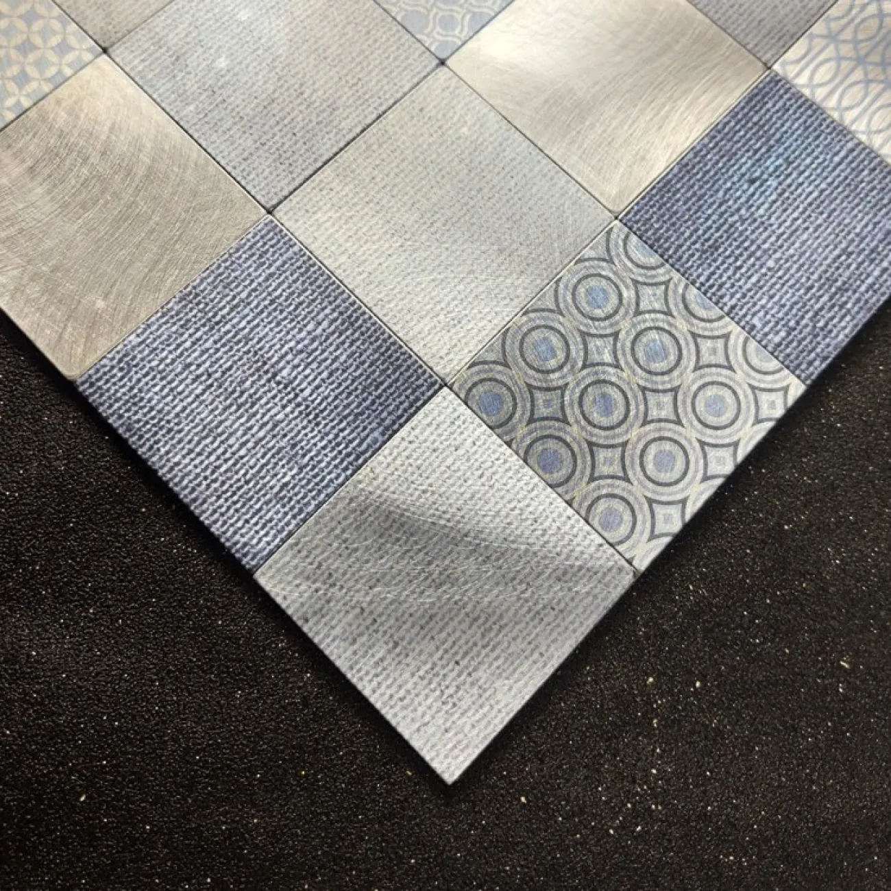 Металлическая 3д плитка на самоклеящаяся основе с узорами LaLume MB20805-23 Металлическая 3д плитка на самоклеящаяся основе с узорами LaLume MB20805-23