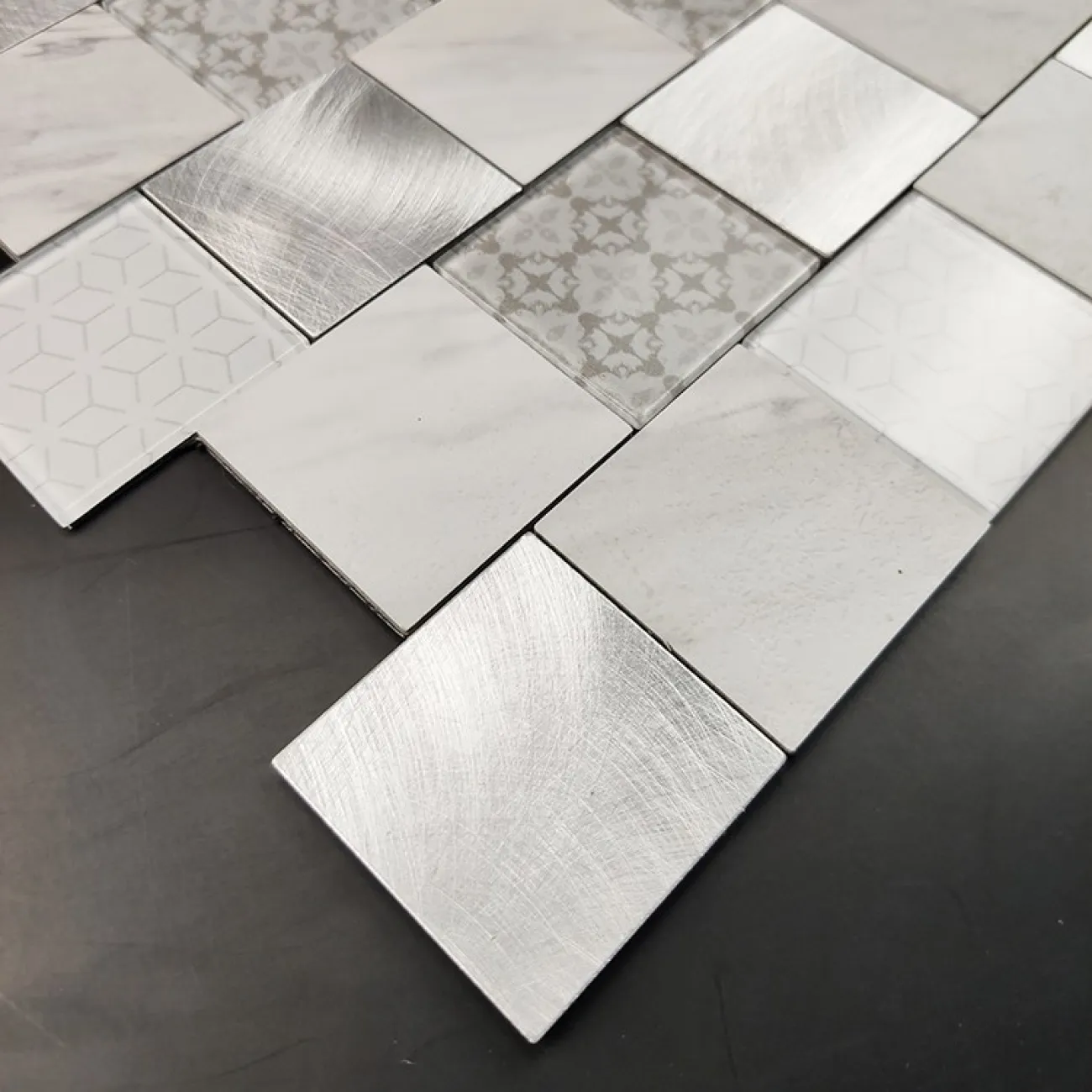 Современная металлическая 3д плитка на самоклеящаяся основе LaLume MB20810-23