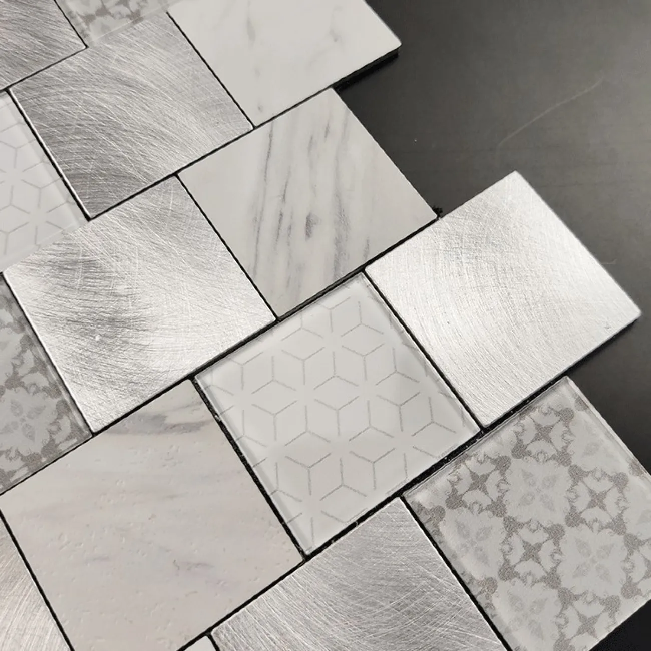 Современная металлическая 3д плитка на самоклеящаяся основе LaLume MB20810-23