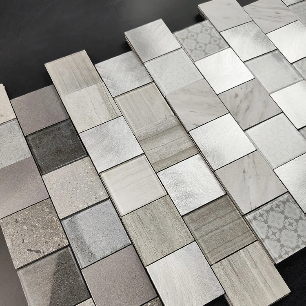 Современная металлическая 3д плитка на самоклеящаяся основе LaLume MB20810-23