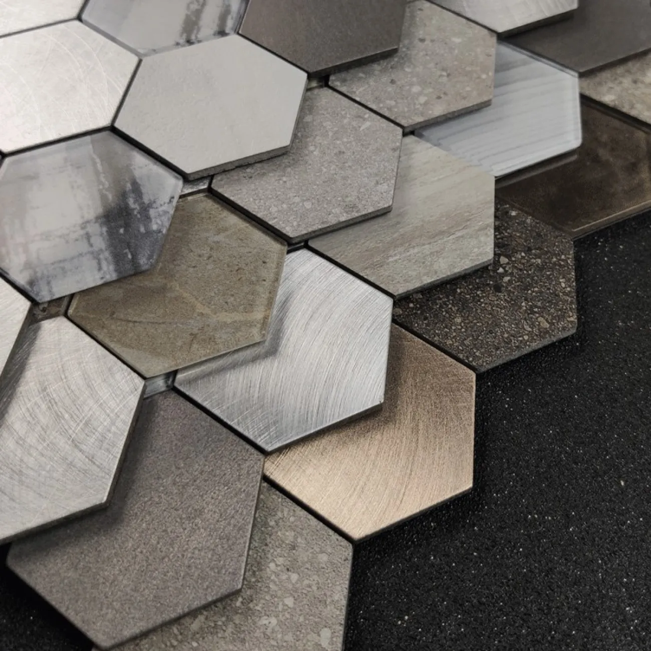 Креативная металлическая 3д плитка на самоклеящаяся основе LaLume MB20811-23 Креативная металлическая 3д плитка на самоклеящаяся основе LaLume MB20811-23