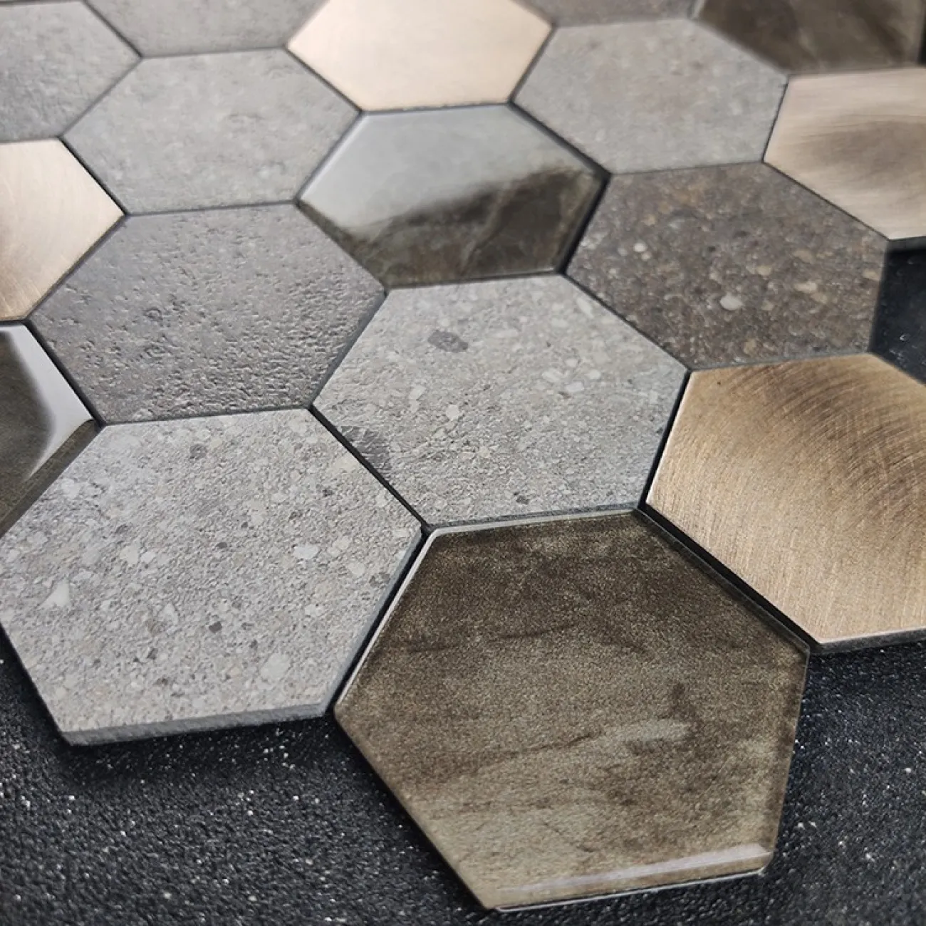 Креативная металлическая 3д плитка на самоклеящаяся основе LaLume MB20811-23 Креативная металлическая 3д плитка на самоклеящаяся основе LaLume MB20811-23