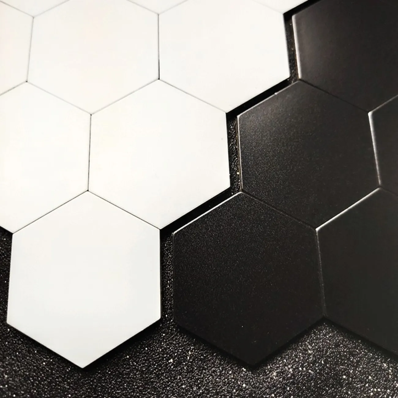 Шестиугольная 3д плитка в виде мозайки в скандинавском стиле на самоклеящаяся основе LaLume MB20819-23 Шестиугольная 3д плитка в виде мозайки в скандинавском стиле на самоклеящаяся основе LaLume MB20819-23