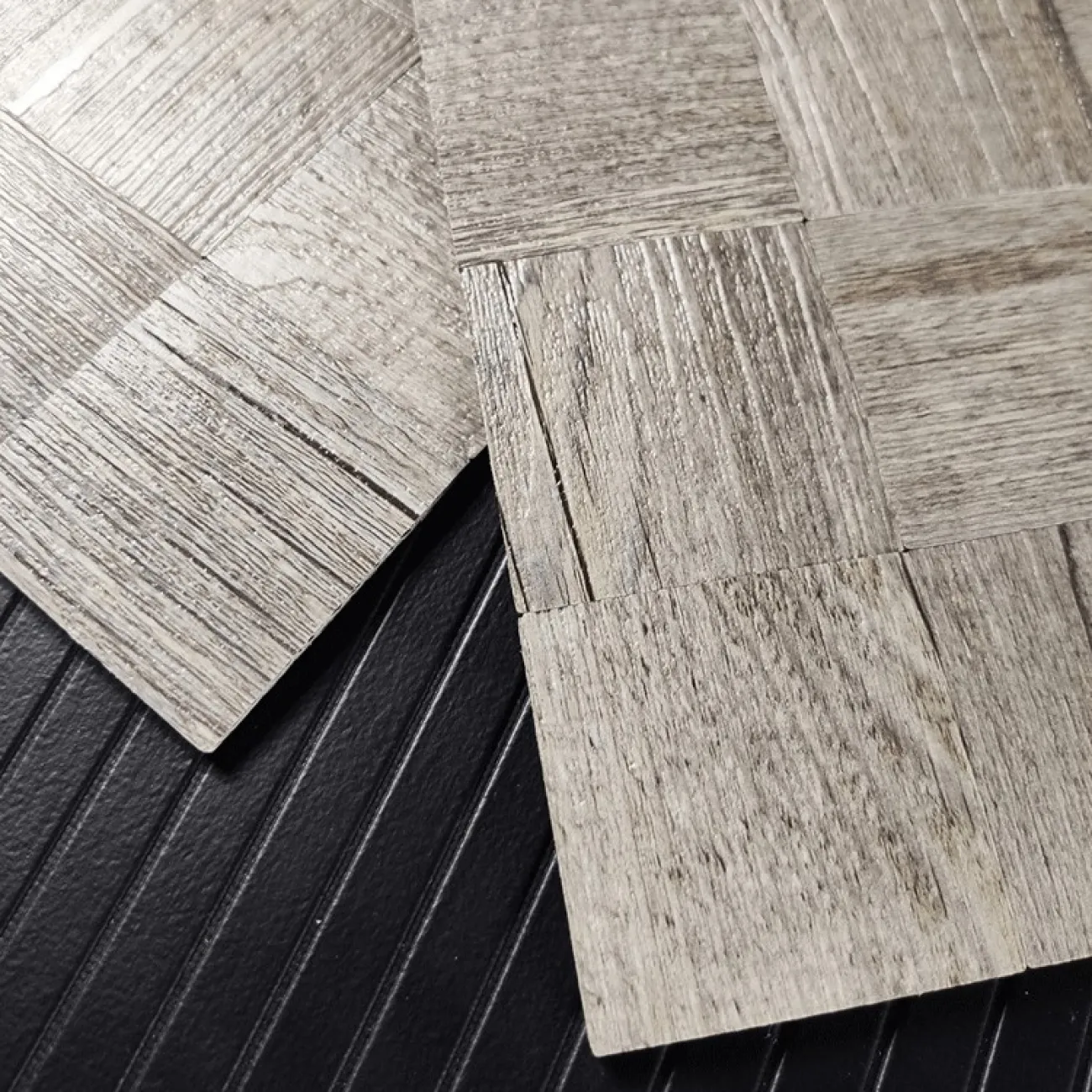 Современная металлическая 3д плитка на самоклеящаяся основе с имитацией древесины LaLume MB20822-23