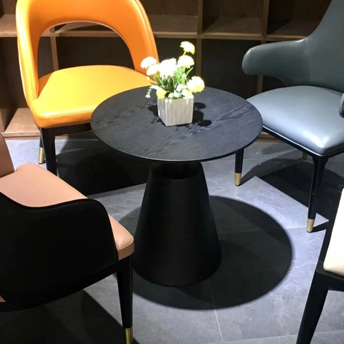 Круглый деревянный журнальный стол LaLume MB21015-23 Круглый деревянный журнальный стол LaLume MB21015-23