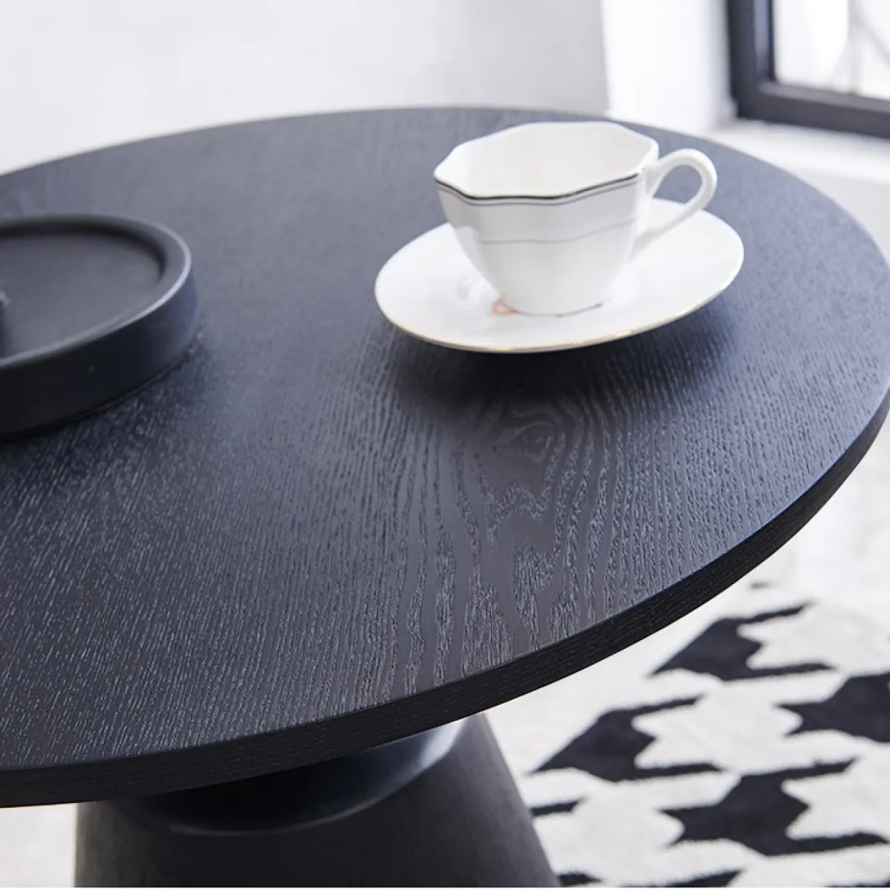 Круглый деревянный журнальный стол LaLume MB21015-23 Круглый деревянный журнальный стол LaLume MB21015-23