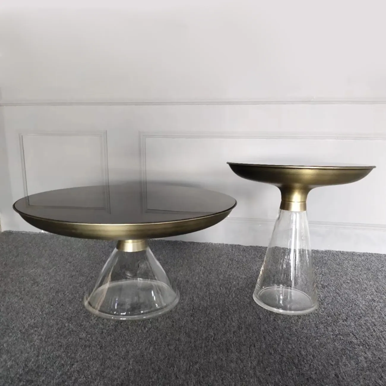 Журнальный стол на стеклянной ножке LaLume MB21021-23 Журнальный стол на стеклянной ножке LaLume MB21021-23