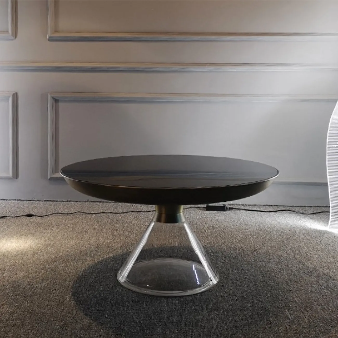 Журнальный стол на стеклянной ножке LaLume MB21021-23 Журнальный стол на стеклянной ножке LaLume MB21021-23