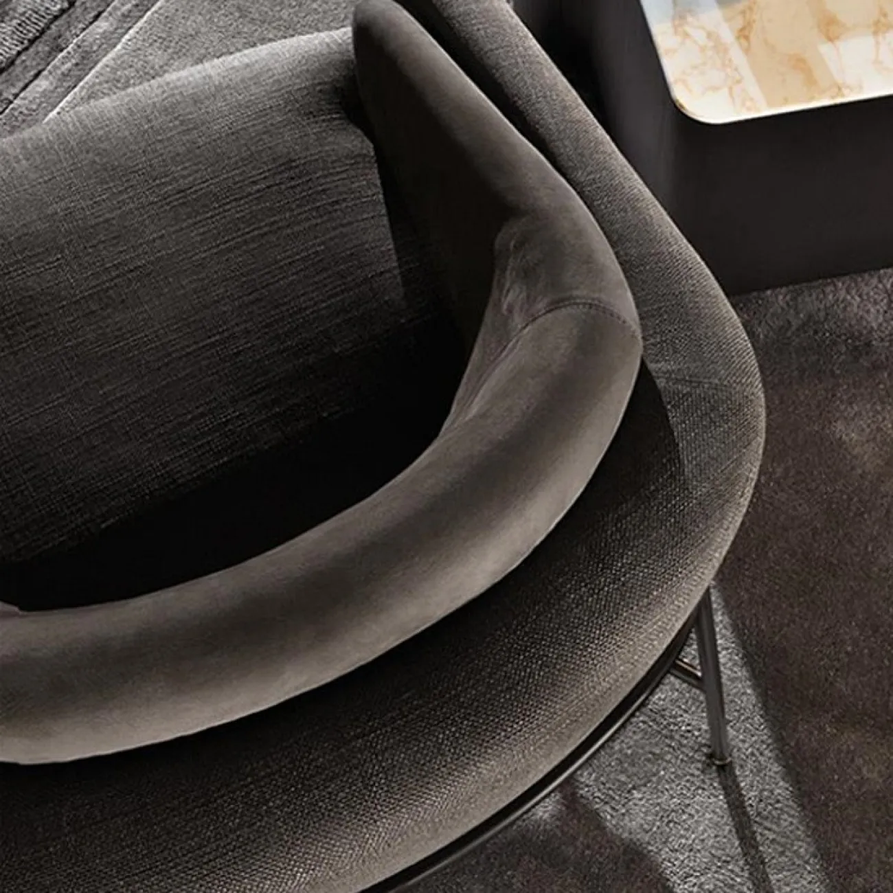 Удобное одноместное кресло для гостиной LaLume MB21025-23