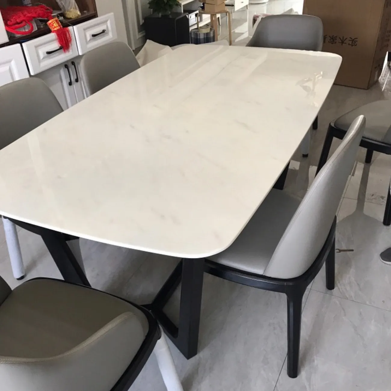 Обеденный стол минималистическом стиле для гостиной LaLume MB21027-23