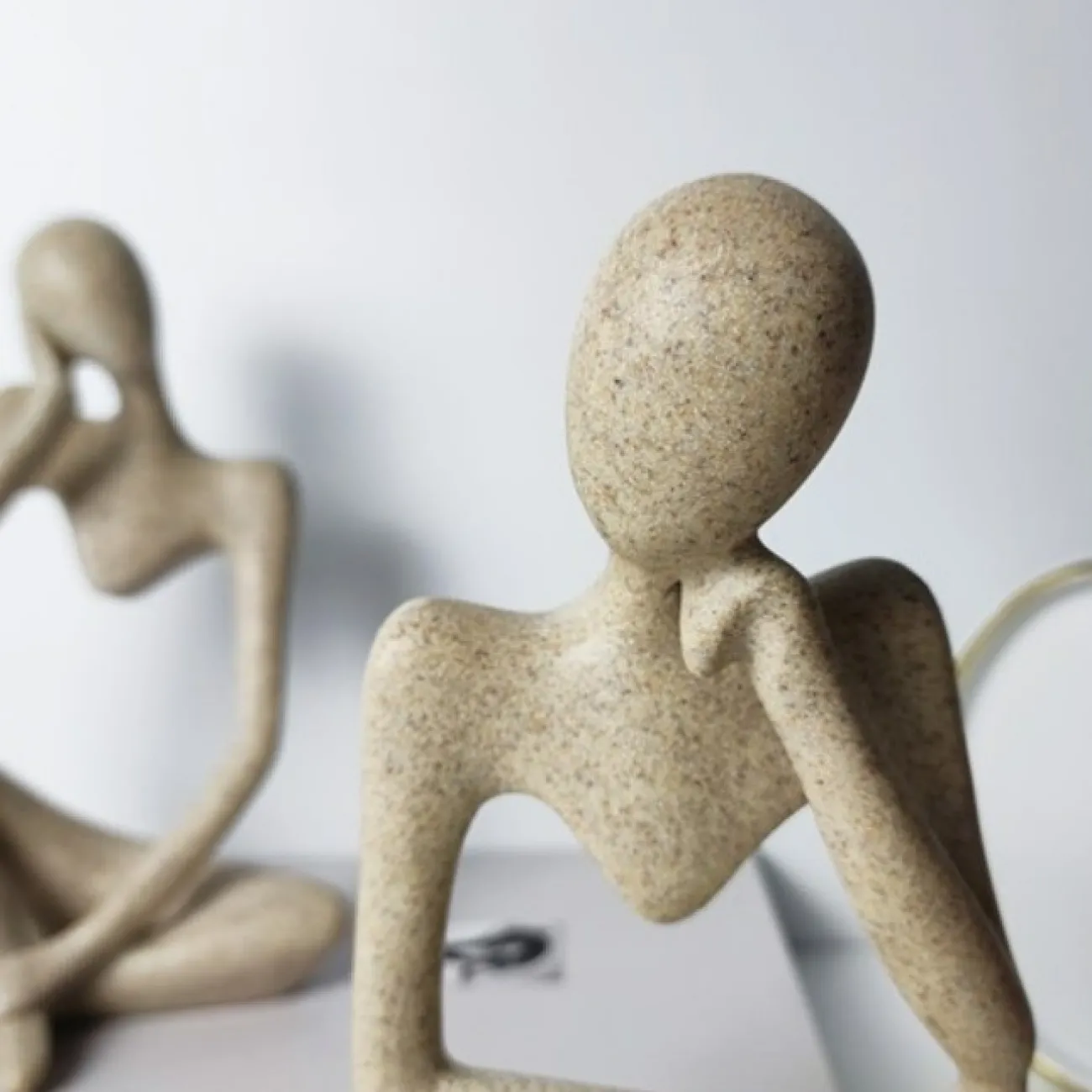 Статуэтка мыслителя в стиле минимализм LaLume DK21029-23