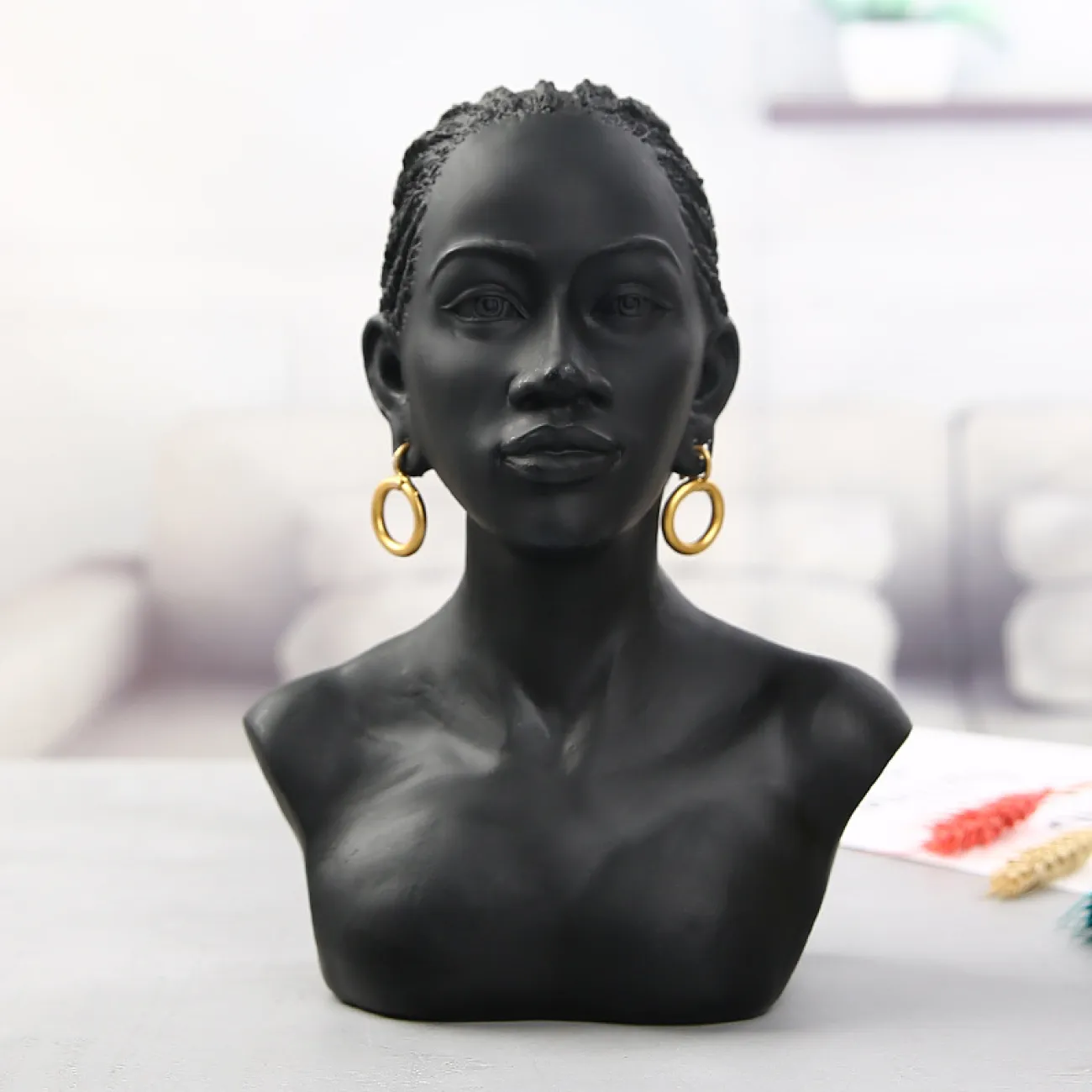 Дизайнерская скульптура  женщины LaLume DK21031-23