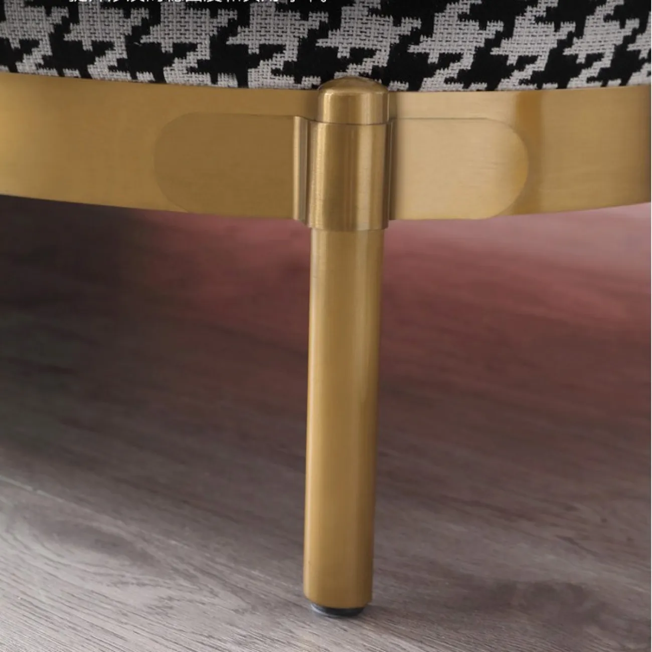 Дизайнерское тканевое кресло LaLume DK100247-23 Дизайнерское тканевое кресло LaLume DK100247-23