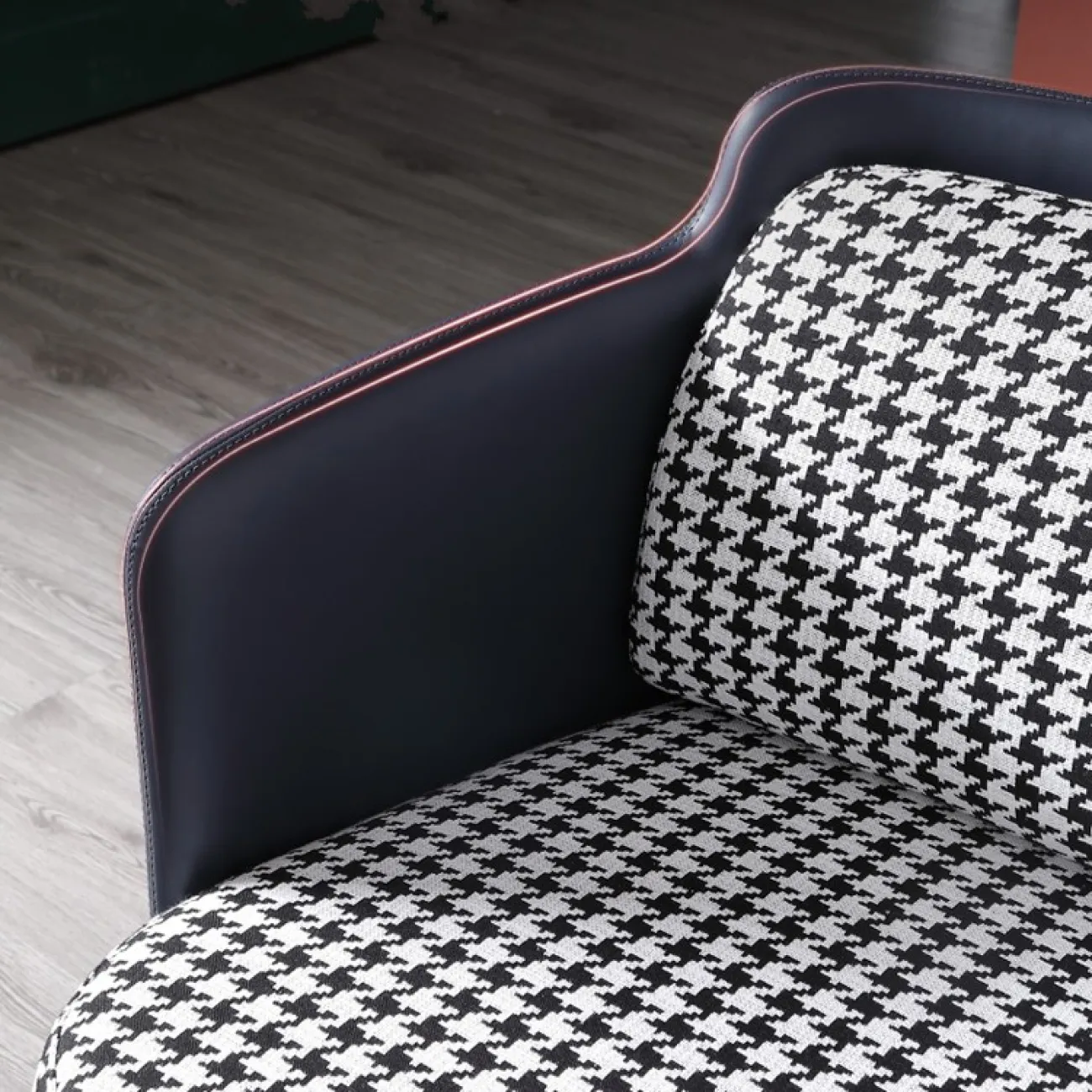 Дизайнерское тканевое кресло LaLume DK100247-23 Дизайнерское тканевое кресло LaLume DK100247-23