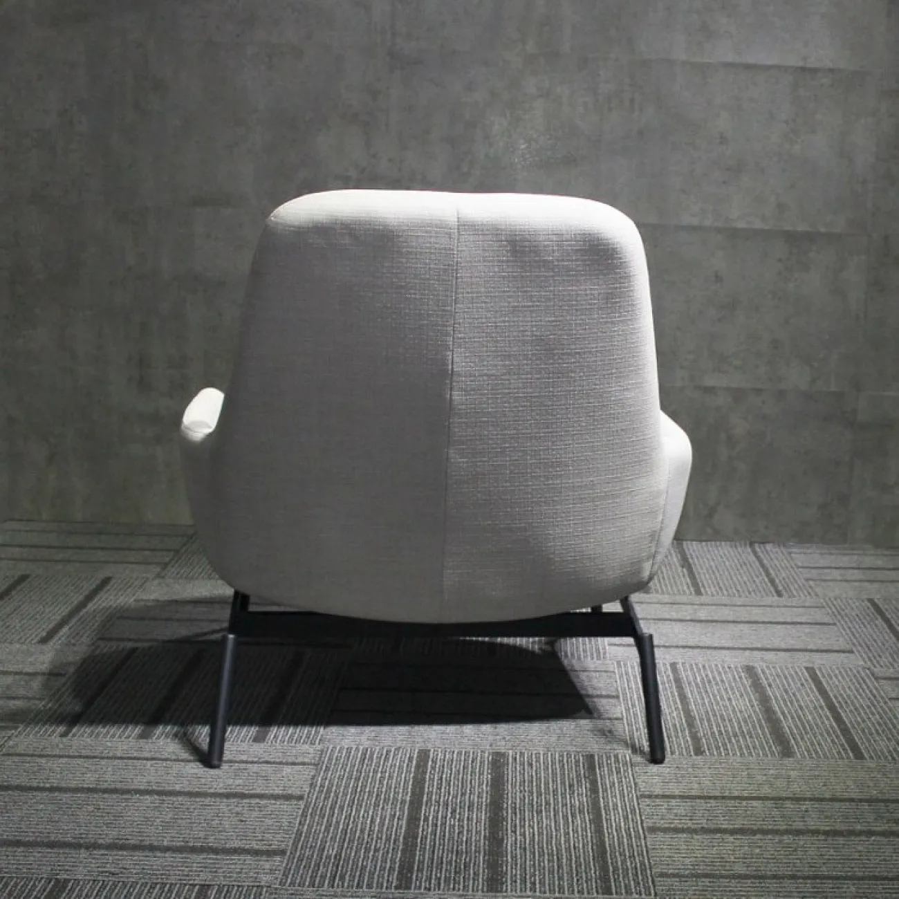 Удобное тканевое кресло для гостиной LaLume MB21038-23